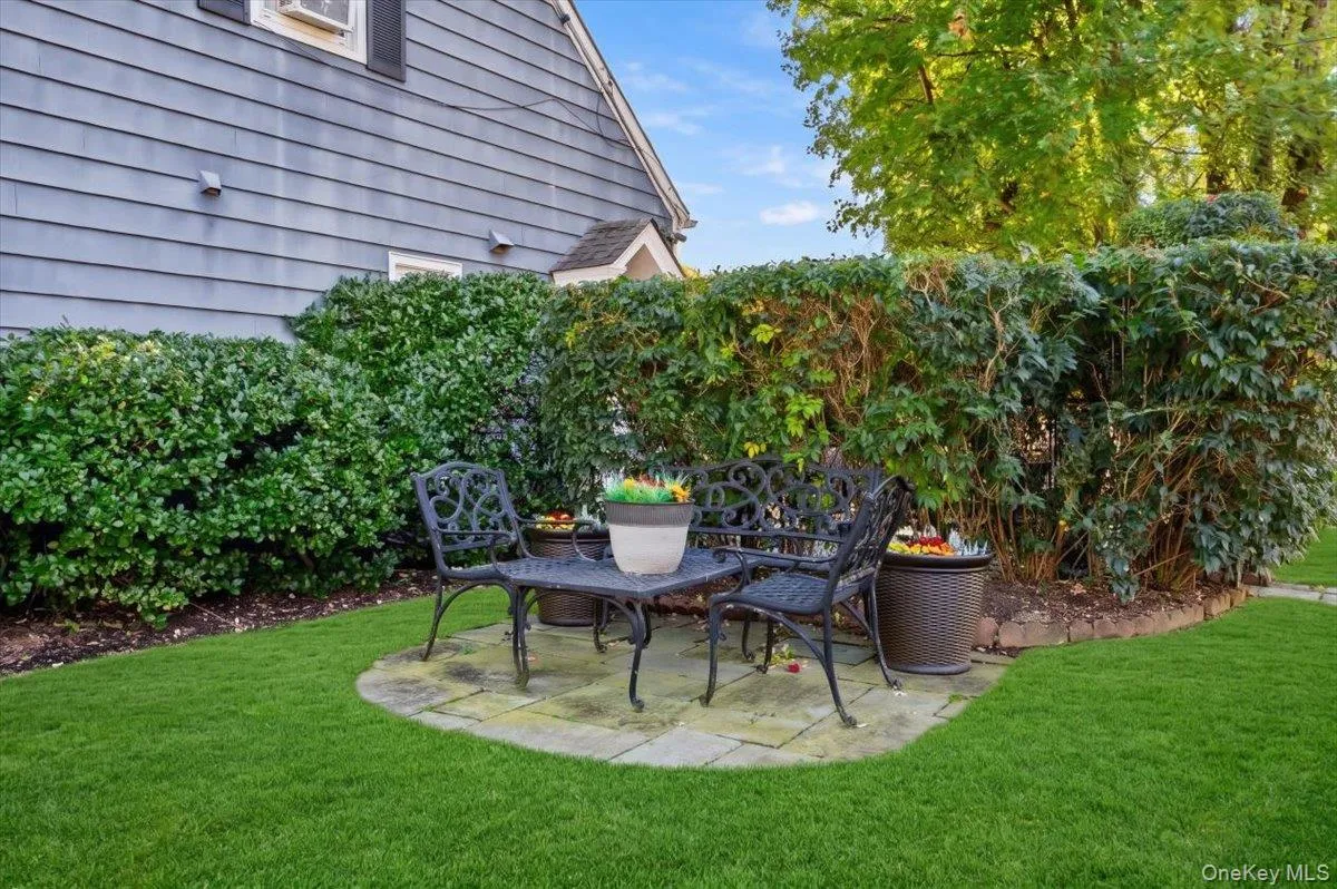 46 Robins Road, New Rochelle, NY, 2 Bedrooms Bedrooms, 6 Rooms Rooms,2 BathroomsBathrooms,Residential,For Rent,Robins,0,1063261 46 Robins Road, New Rochelle, NY, 2 Bedrooms Bedrooms, 6 Rooms Rooms,2 BathroomsBathrooms,Residential,For Rent,Robins,0,1063261