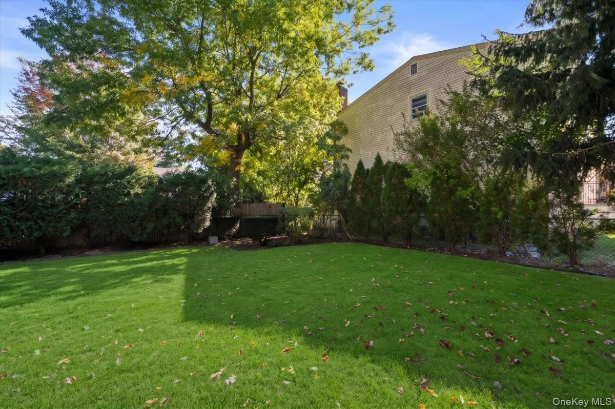 46 Robins Road, New Rochelle, NY, 2 Bedrooms Bedrooms, 6 Rooms Rooms,2 BathroomsBathrooms,Residential,For Rent,Robins,0,1063261 46 Robins Road, New Rochelle, NY, 2 Bedrooms Bedrooms, 6 Rooms Rooms,2 BathroomsBathrooms,Residential,For Rent,Robins,0,1063261