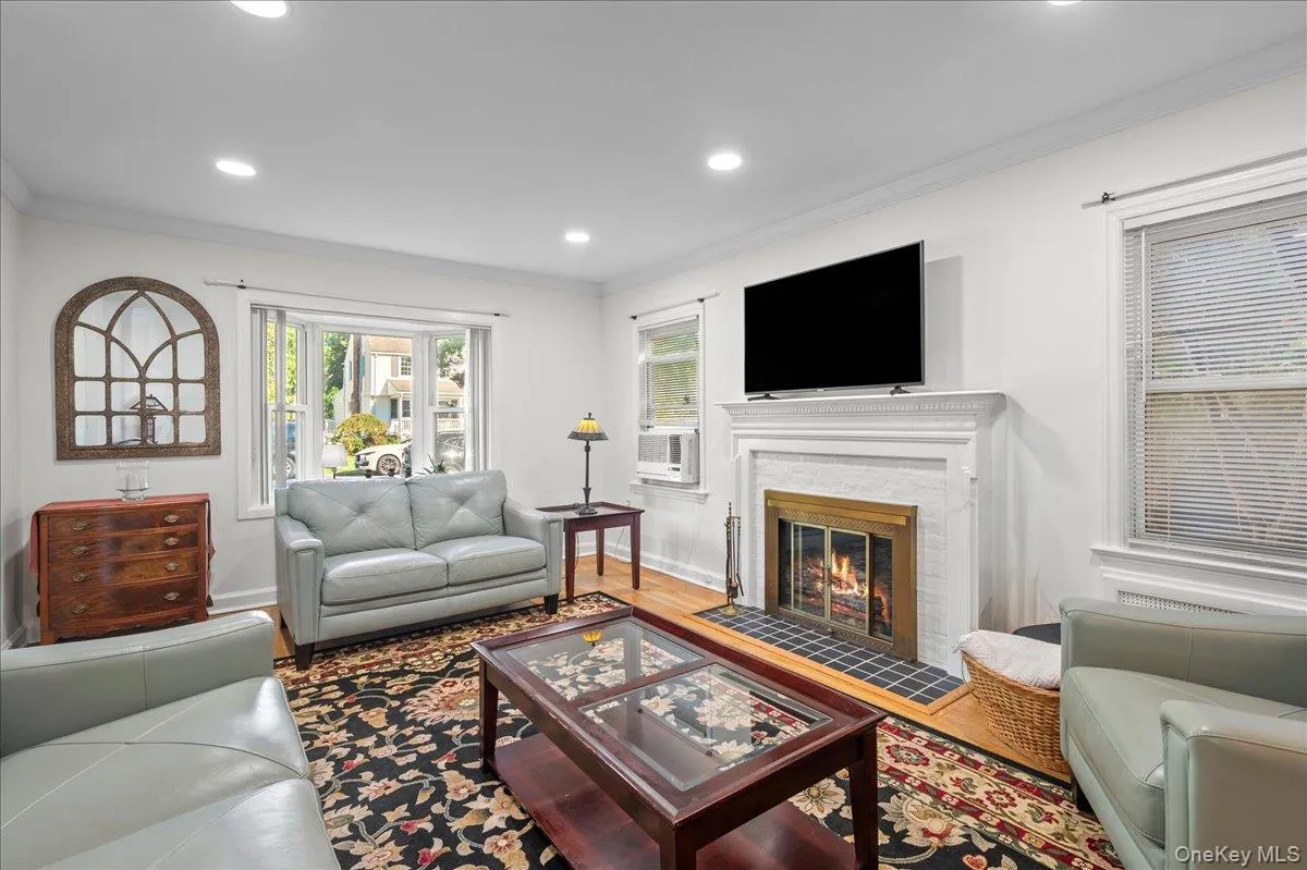 46 Robins Road, New Rochelle, NY, 2 Bedrooms Bedrooms, 6 Rooms Rooms,2 BathroomsBathrooms,Residential,For Rent,Robins,0,1063261 46 Robins Road, New Rochelle, NY, 2 Bedrooms Bedrooms, 6 Rooms Rooms,2 BathroomsBathrooms,Residential,For Rent,Robins,0,1063261