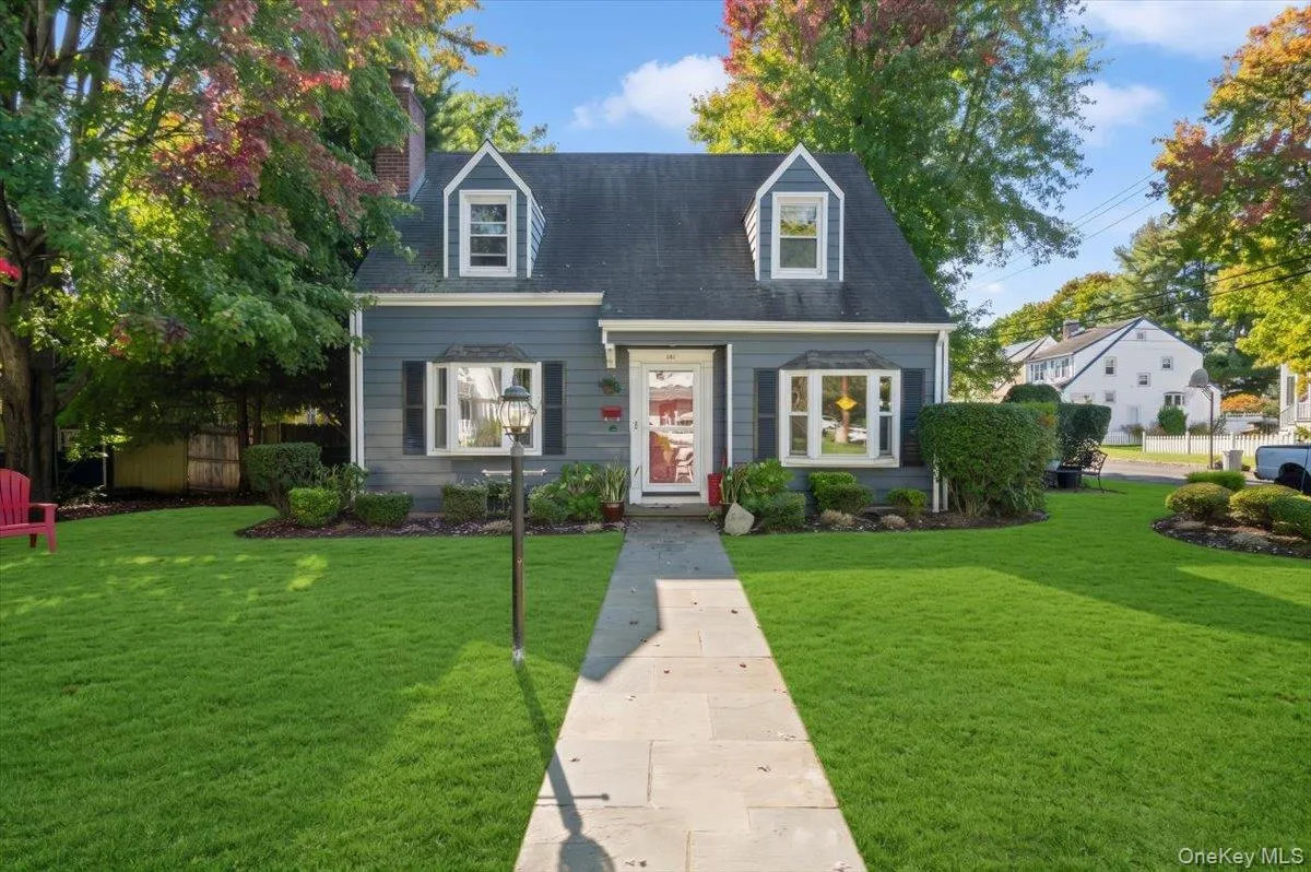 46 Robins Road, New Rochelle, NY, 2 Bedrooms Bedrooms, 6 Rooms Rooms,2 BathroomsBathrooms,Residential,For Rent,Robins,0,1063261 46 Robins Road, New Rochelle, NY, 2 Bedrooms Bedrooms, 6 Rooms Rooms,2 BathroomsBathrooms,Residential,For Rent,Robins,0,1063261