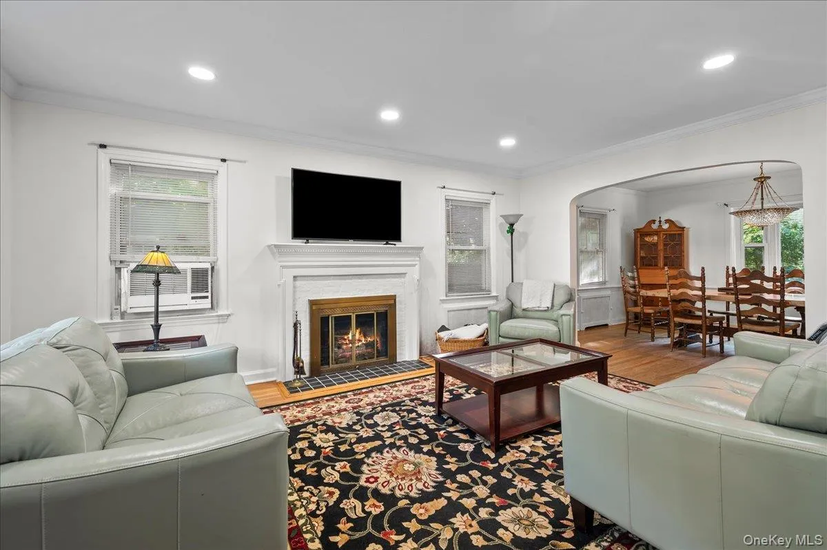 46 Robins Road, New Rochelle, NY, 2 Bedrooms Bedrooms, 6 Rooms Rooms,2 BathroomsBathrooms,Residential,For Rent,Robins,0,1063261 46 Robins Road, New Rochelle, NY, 2 Bedrooms Bedrooms, 6 Rooms Rooms,2 BathroomsBathrooms,Residential,For Rent,Robins,0,1063261