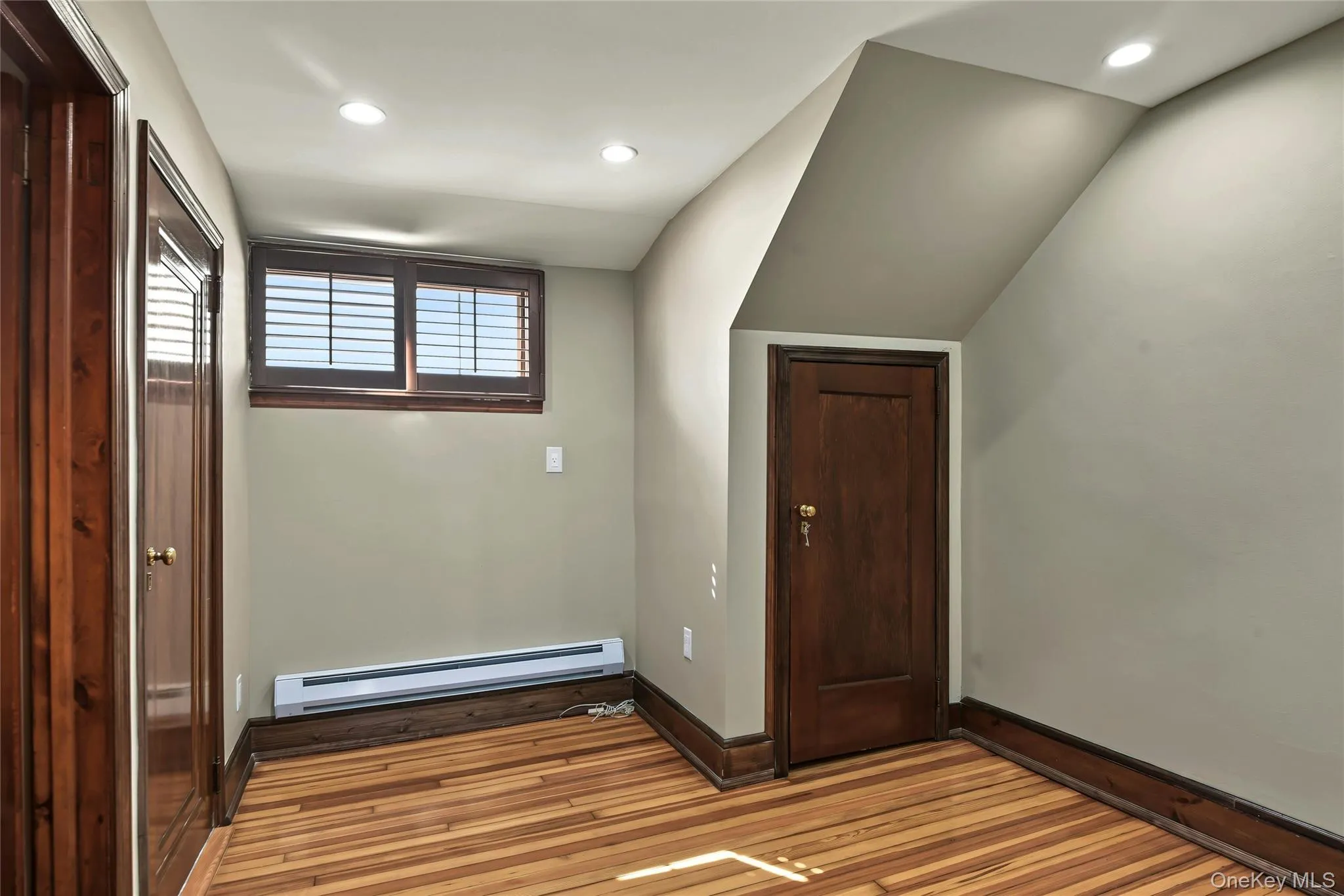 dressing room/home office w/ 2 closets access to bath and hall w/2 closets dressing room/home office w/ 2 closets access to bath and hall w/2 closets