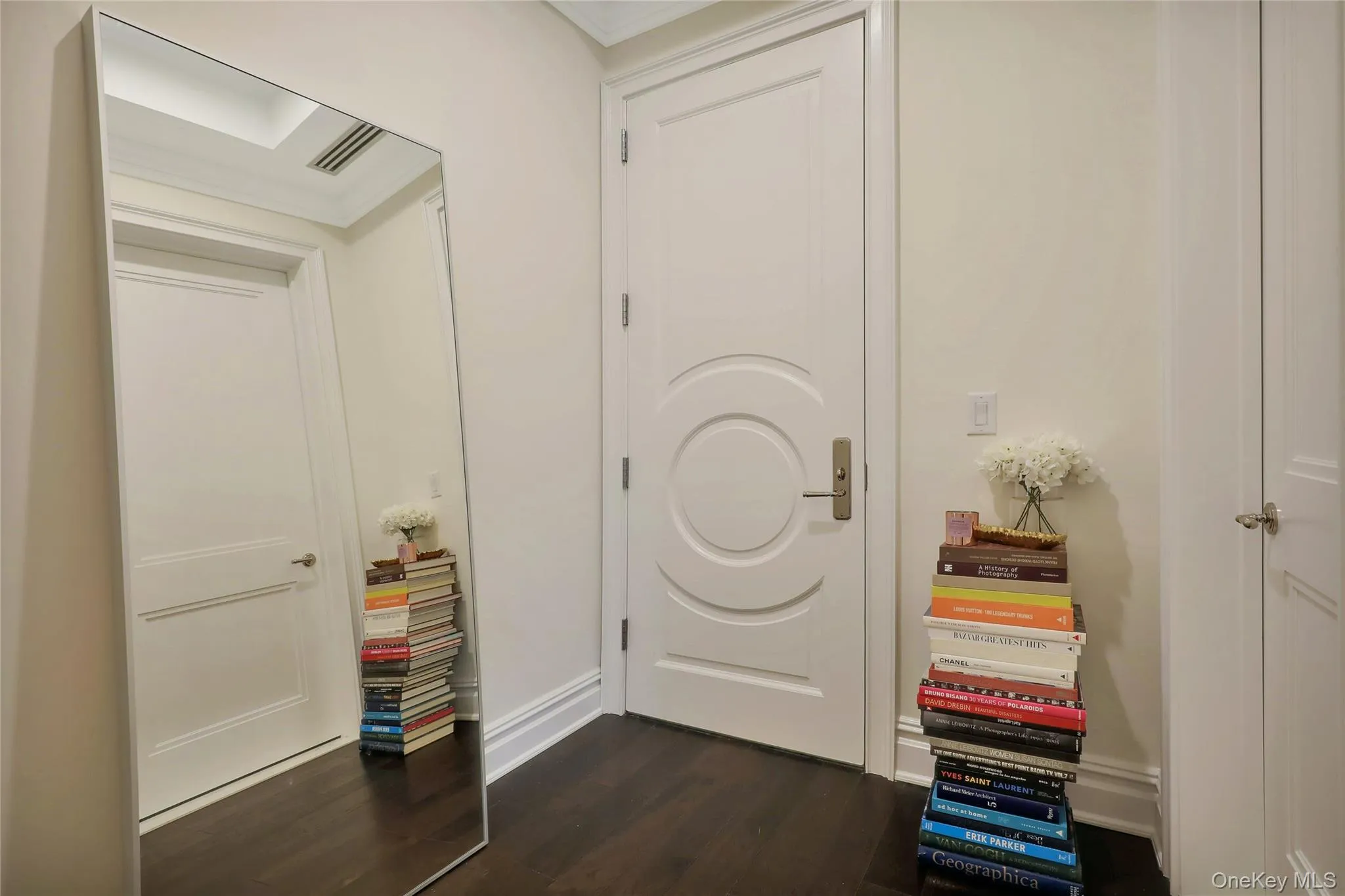 1000 Royal Court, North Hempstead, NY, 2 Bedrooms Bedrooms, 6 Rooms Rooms,2 BathroomsBathrooms,Residential Lease,For Rent,Royal,0,1063266 1000 Royal Court, North Hempstead, NY, 2 Bedrooms Bedrooms, 6 Rooms Rooms,2 BathroomsBathrooms,Residential Lease,For Rent,Royal,0,1063266
