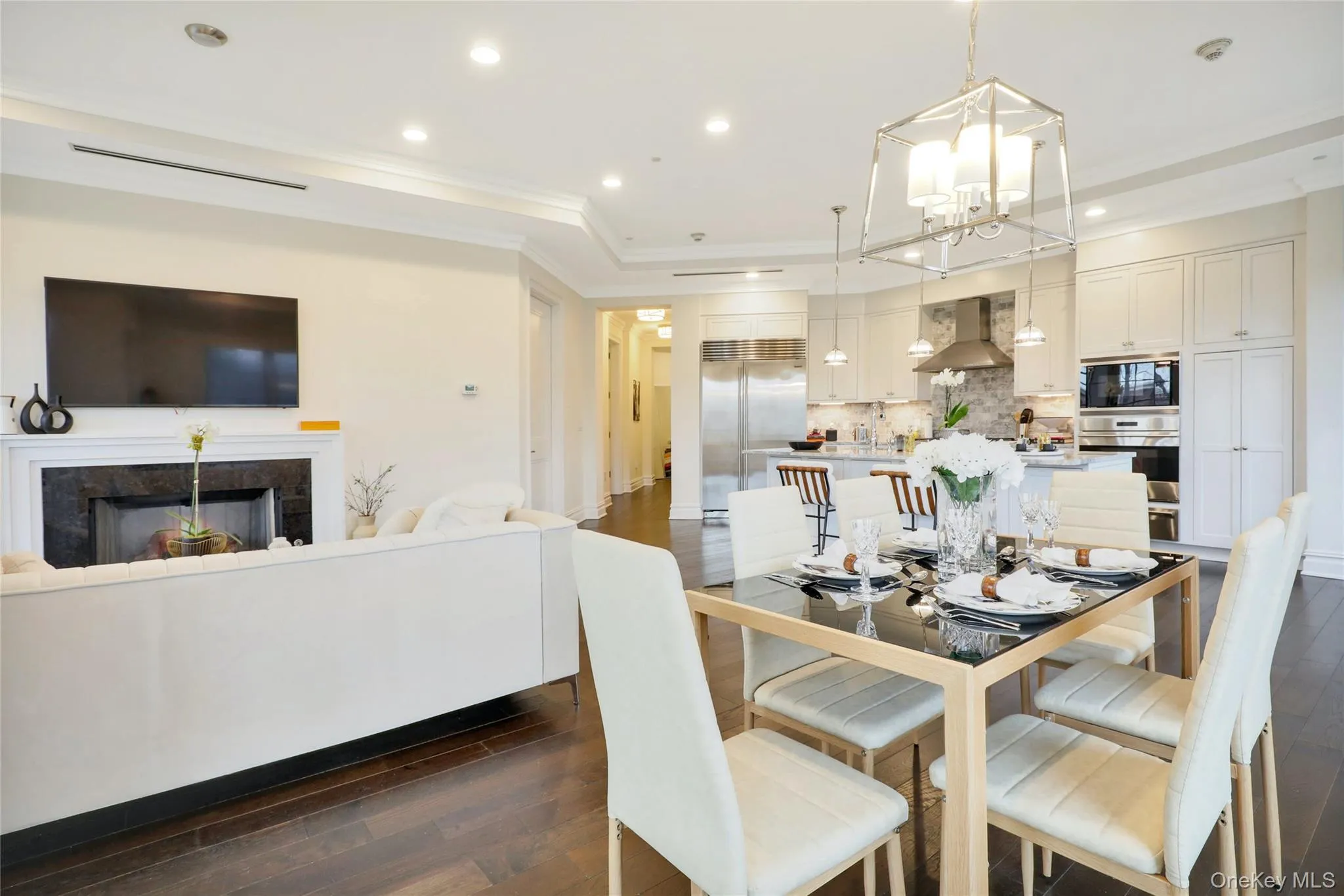 1000 Royal Court, North Hempstead, NY, 2 Bedrooms Bedrooms, 6 Rooms Rooms,2 BathroomsBathrooms,Residential Lease,For Rent,Royal,0,1063266 1000 Royal Court, North Hempstead, NY, 2 Bedrooms Bedrooms, 6 Rooms Rooms,2 BathroomsBathrooms,Residential Lease,For Rent,Royal,0,1063266