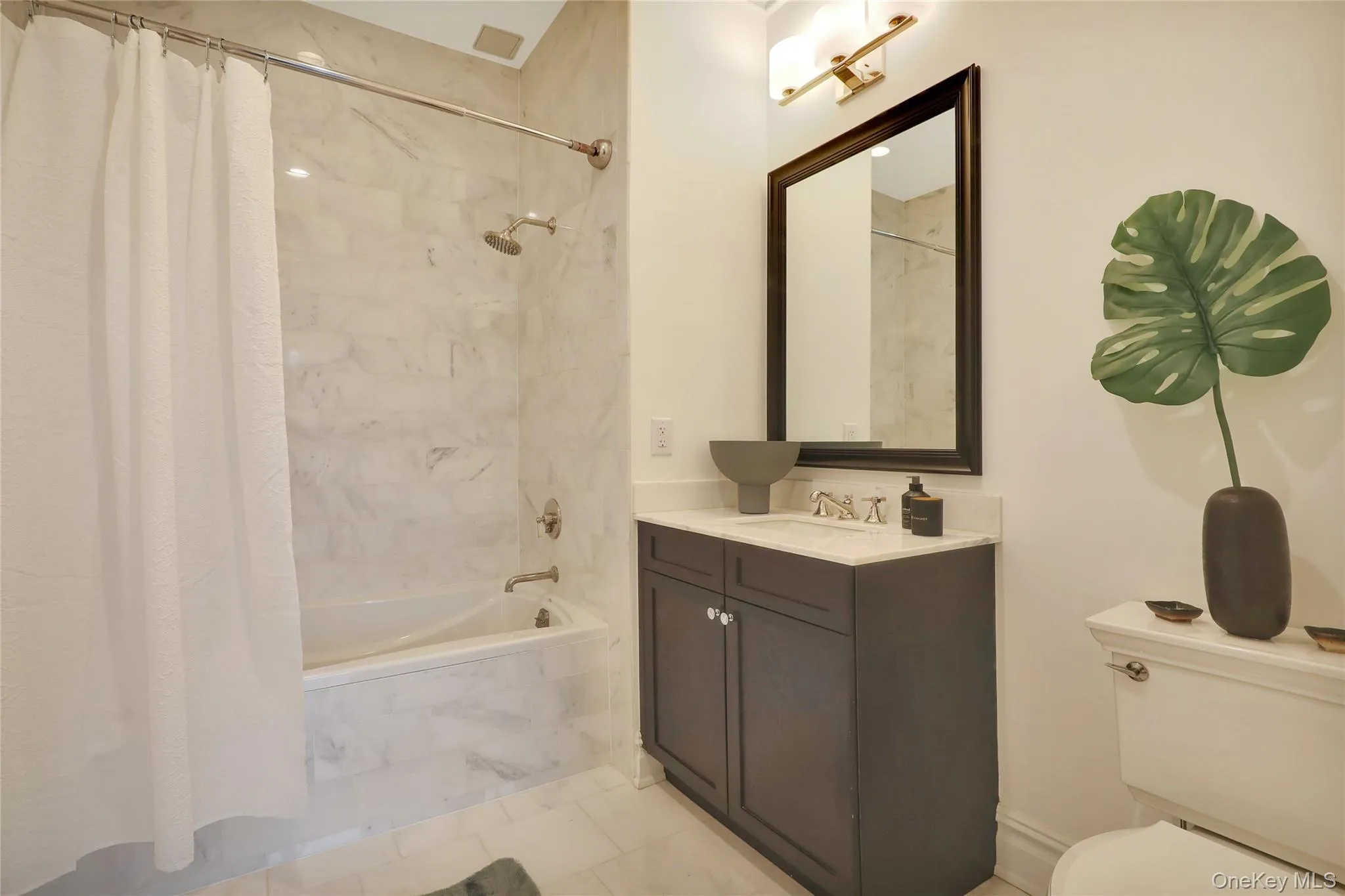 1000 Royal Court, North Hempstead, NY, 2 Bedrooms Bedrooms, 6 Rooms Rooms,2 BathroomsBathrooms,Residential Lease,For Rent,Royal,0,1063266 1000 Royal Court, North Hempstead, NY, 2 Bedrooms Bedrooms, 6 Rooms Rooms,2 BathroomsBathrooms,Residential Lease,For Rent,Royal,0,1063266