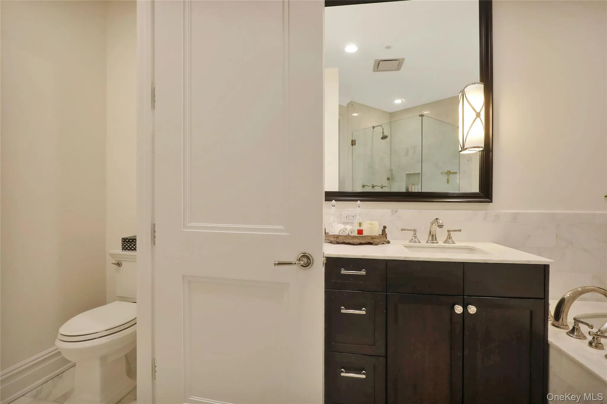 1000 Royal Court, North Hempstead, NY, 2 Bedrooms Bedrooms, 6 Rooms Rooms,2 BathroomsBathrooms,Residential Lease,For Rent,Royal,0,1063266 1000 Royal Court, North Hempstead, NY, 2 Bedrooms Bedrooms, 6 Rooms Rooms,2 BathroomsBathrooms,Residential Lease,For Rent,Royal,0,1063266