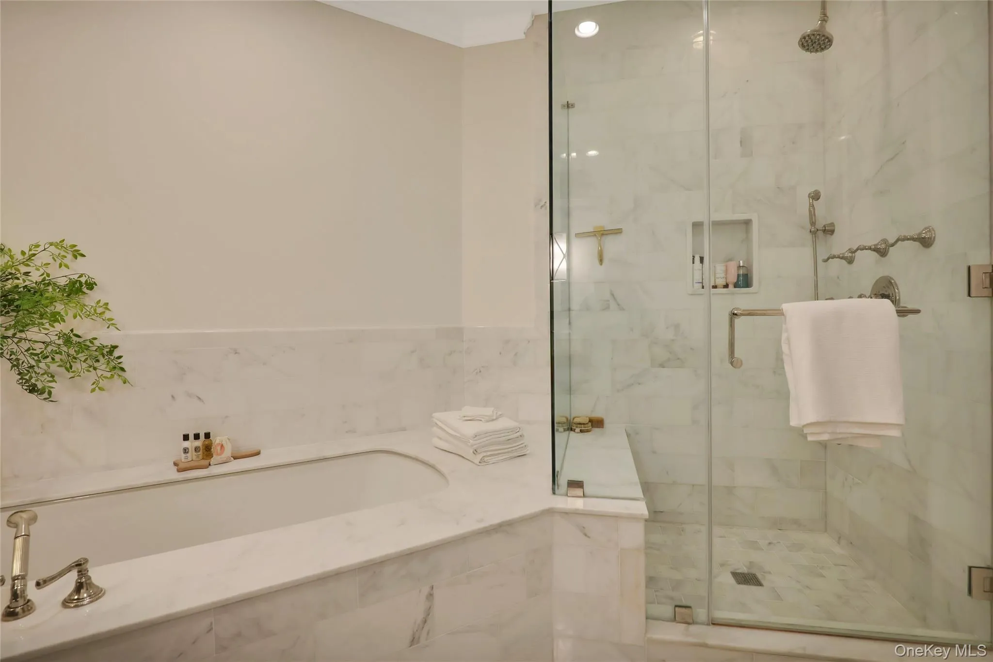 1000 Royal Court, North Hempstead, NY, 2 Bedrooms Bedrooms, 6 Rooms Rooms,2 BathroomsBathrooms,Residential Lease,For Rent,Royal,0,1063266 1000 Royal Court, North Hempstead, NY, 2 Bedrooms Bedrooms, 6 Rooms Rooms,2 BathroomsBathrooms,Residential Lease,For Rent,Royal,0,1063266