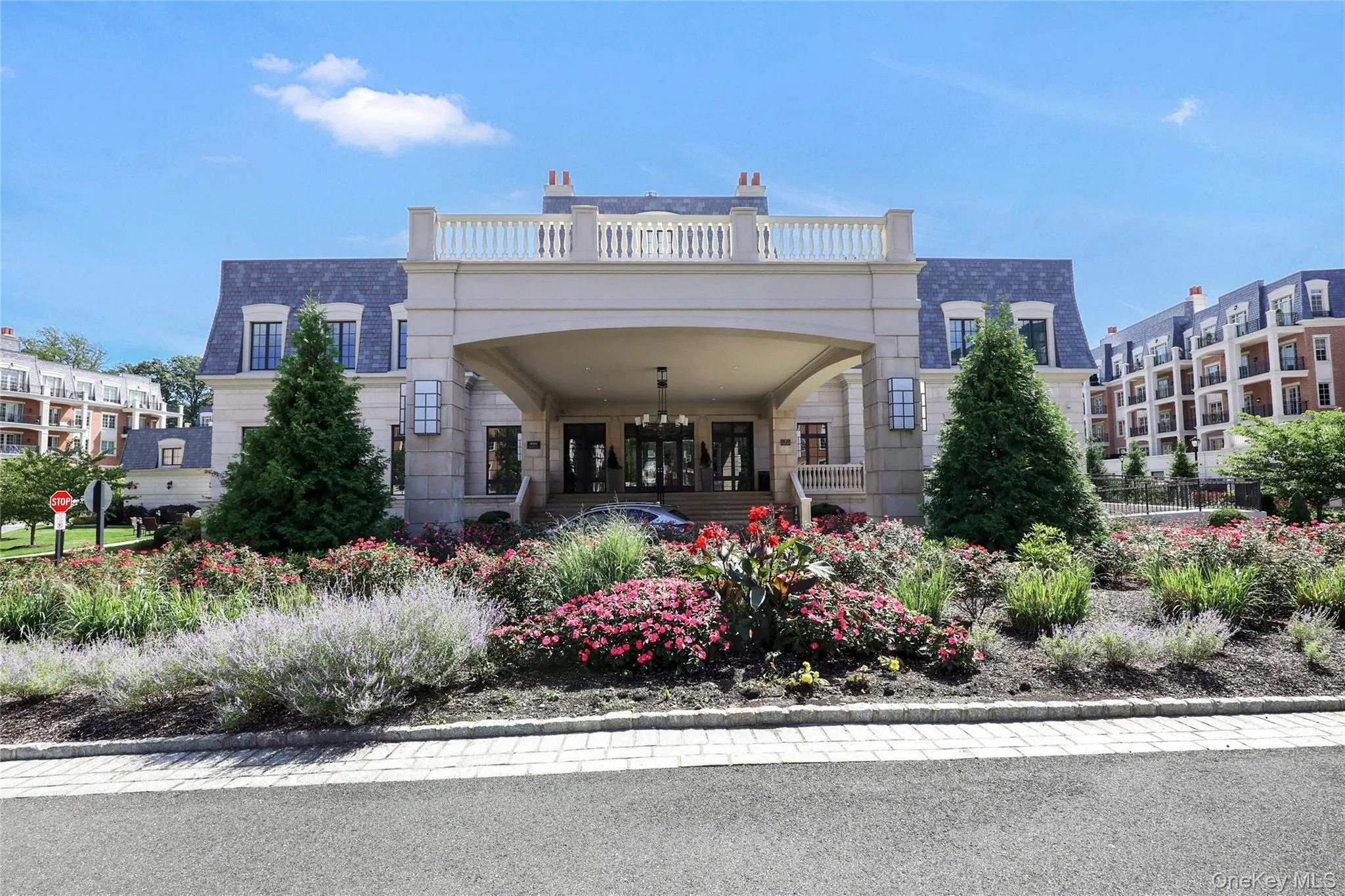 1000 Royal Court, North Hempstead, NY, 2 Bedrooms Bedrooms, 6 Rooms Rooms,2 BathroomsBathrooms,Residential Lease,For Rent,Royal,0,1063266 1000 Royal Court, North Hempstead, NY, 2 Bedrooms Bedrooms, 6 Rooms Rooms,2 BathroomsBathrooms,Residential Lease,For Rent,Royal,0,1063266