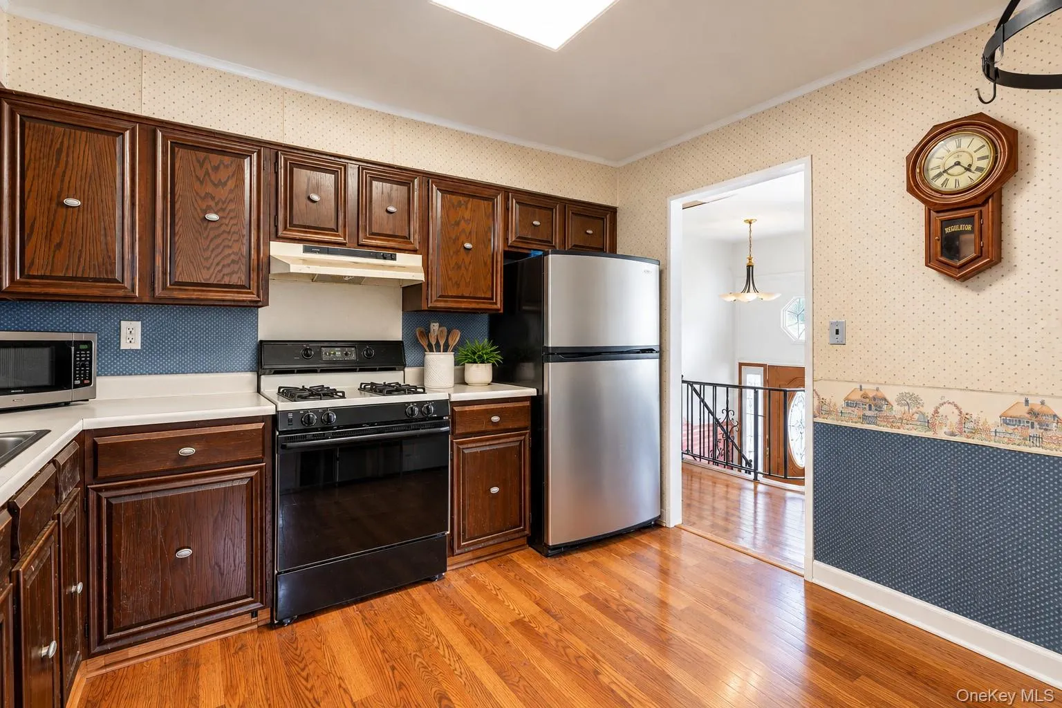 AI Generated to stage and declutter to give buyers a better idea of the space. AI Generated to stage and declutter to give buyers a better idea of the space.