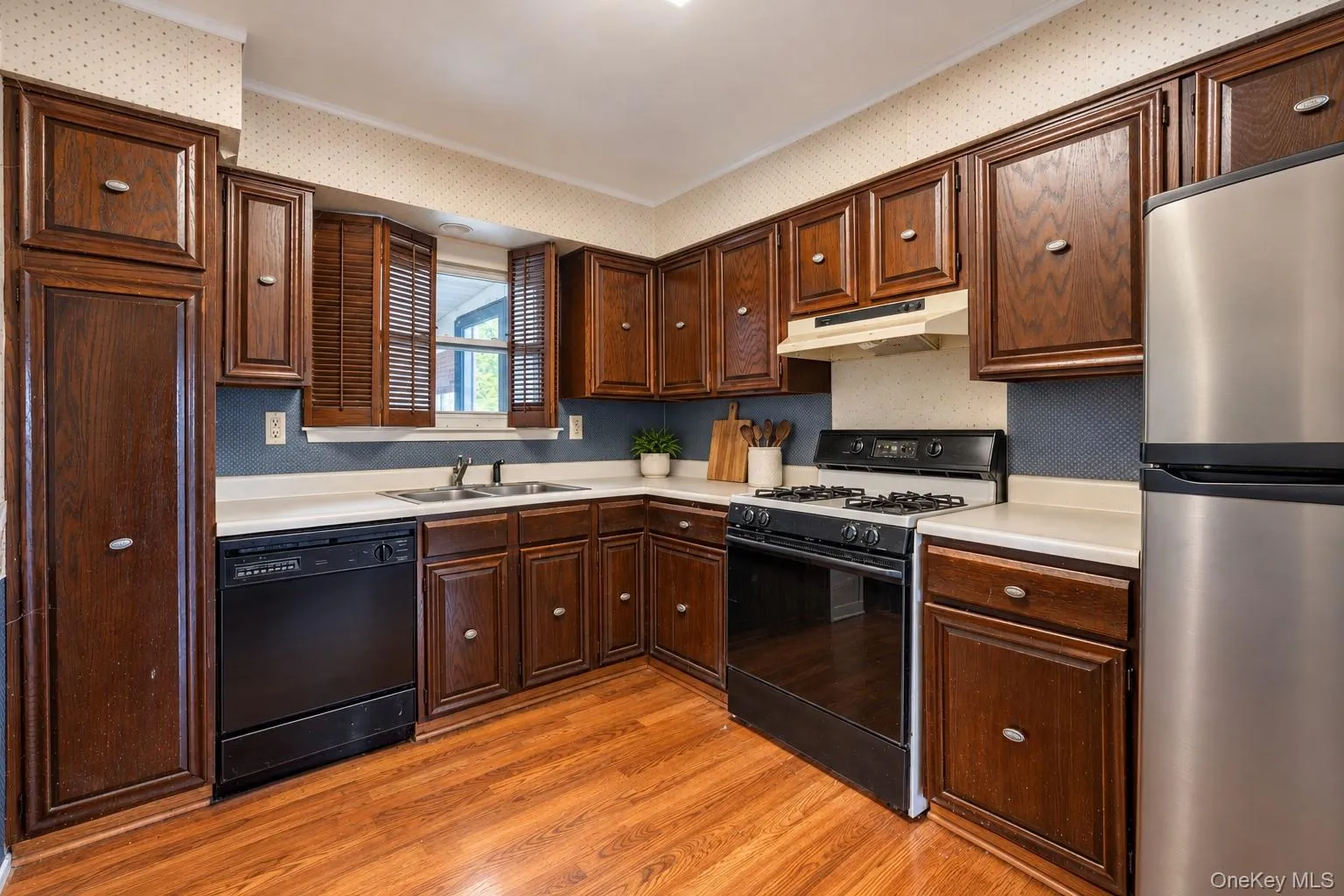 AI Generated to stage and declutter to give buyers a better idea of the space. AI Generated to stage and declutter to give buyers a better idea of the space.