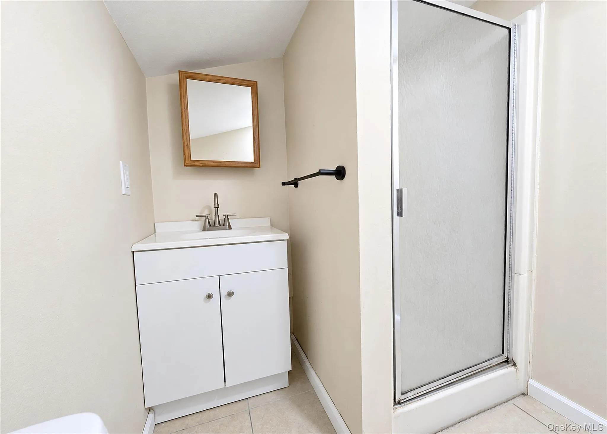 1343 Waverly Avenue, Brookhaven, NY, 5 Bedrooms Bedrooms, 8 Rooms Rooms,2 BathroomsBathrooms,Residential,For Rent,Waverly,0,1063277 1343 Waverly Avenue, Brookhaven, NY, 5 Bedrooms Bedrooms, 8 Rooms Rooms,2 BathroomsBathrooms,Residential,For Rent,Waverly,0,1063277