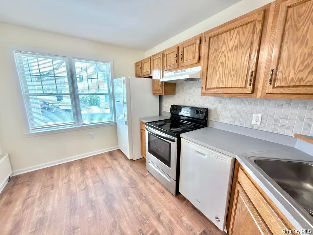 Kitchen of similar unit. Kitchen of similar unit.
