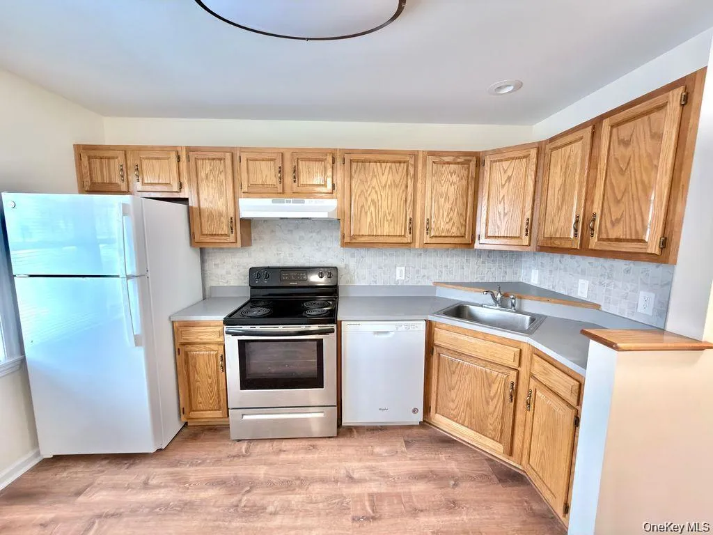 Kitchen of similar unit. Kitchen of similar unit.