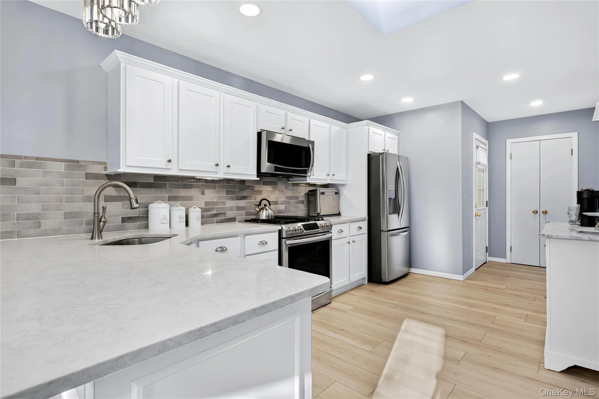 5 Fairview Avenue, North Hempstead, NY, 3 Bedrooms Bedrooms, 7 Rooms Rooms,2 BathroomsBathrooms,Residential,For Rent,Fairview,0,1063311 5 Fairview Avenue, North Hempstead, NY, 3 Bedrooms Bedrooms, 7 Rooms Rooms,2 BathroomsBathrooms,Residential,For Rent,Fairview,0,1063311