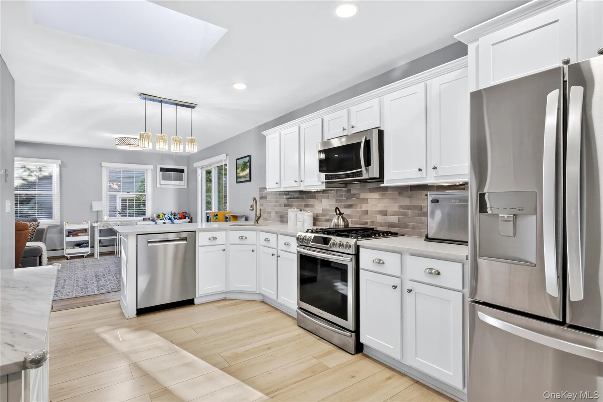 5 Fairview Avenue, North Hempstead, NY, 3 Bedrooms Bedrooms, 7 Rooms Rooms,2 BathroomsBathrooms,Residential,For Rent,Fairview,0,1063311 5 Fairview Avenue, North Hempstead, NY, 3 Bedrooms Bedrooms, 7 Rooms Rooms,2 BathroomsBathrooms,Residential,For Rent,Fairview,0,1063311