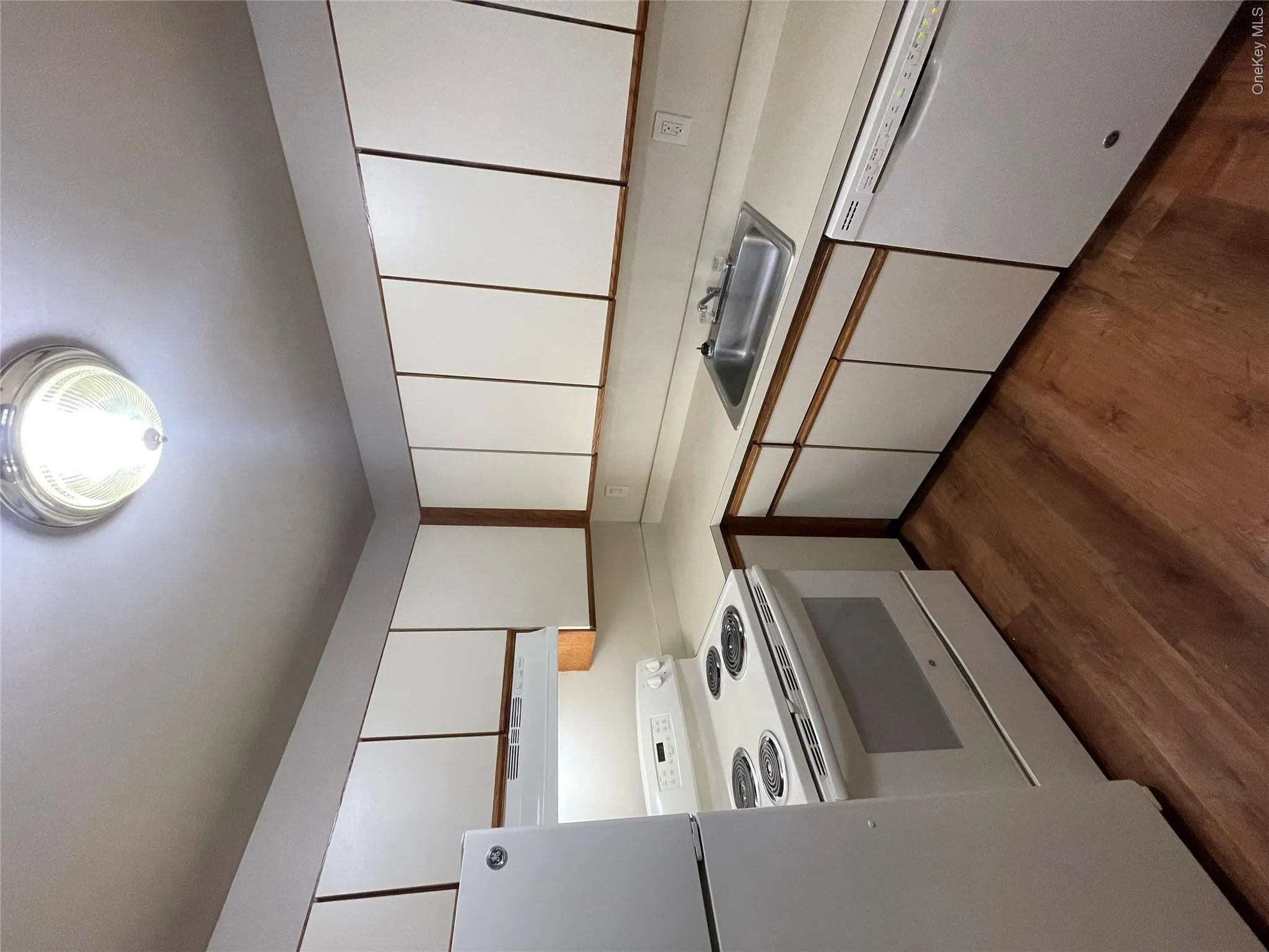 49-1A June Court, Islip, NY, 1 Bedroom Bedrooms, 3 Room Rooms,1 BathroomBathrooms,Residential Lease,For Rent,June Court,0,1063325 49-1A June Court, Islip, NY, 1 Bedroom Bedrooms, 3 Room Rooms,1 BathroomBathrooms,Residential Lease,For Rent,June Court,0,1063325