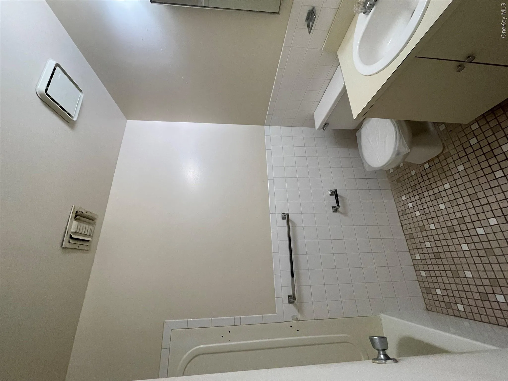 49-1A June Court, Islip, NY, 1 Bedroom Bedrooms, 3 Room Rooms,1 BathroomBathrooms,Residential Lease,For Rent,June Court,0,1063325 49-1A June Court, Islip, NY, 1 Bedroom Bedrooms, 3 Room Rooms,1 BathroomBathrooms,Residential Lease,For Rent,June Court,0,1063325
