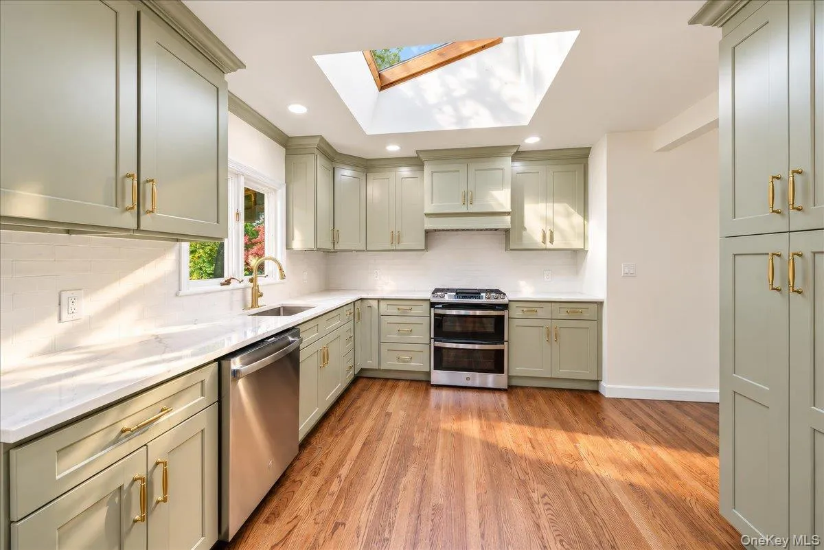 15 Patricia Avenue, Clarkstown, NY, 5 Bedrooms Bedrooms, 10 Rooms Rooms,2 BathroomsBathrooms,Residential,For Rent,Patricia,0,1063338 15 Patricia Avenue, Clarkstown, NY, 5 Bedrooms Bedrooms, 10 Rooms Rooms,2 BathroomsBathrooms,Residential,For Rent,Patricia,0,1063338
