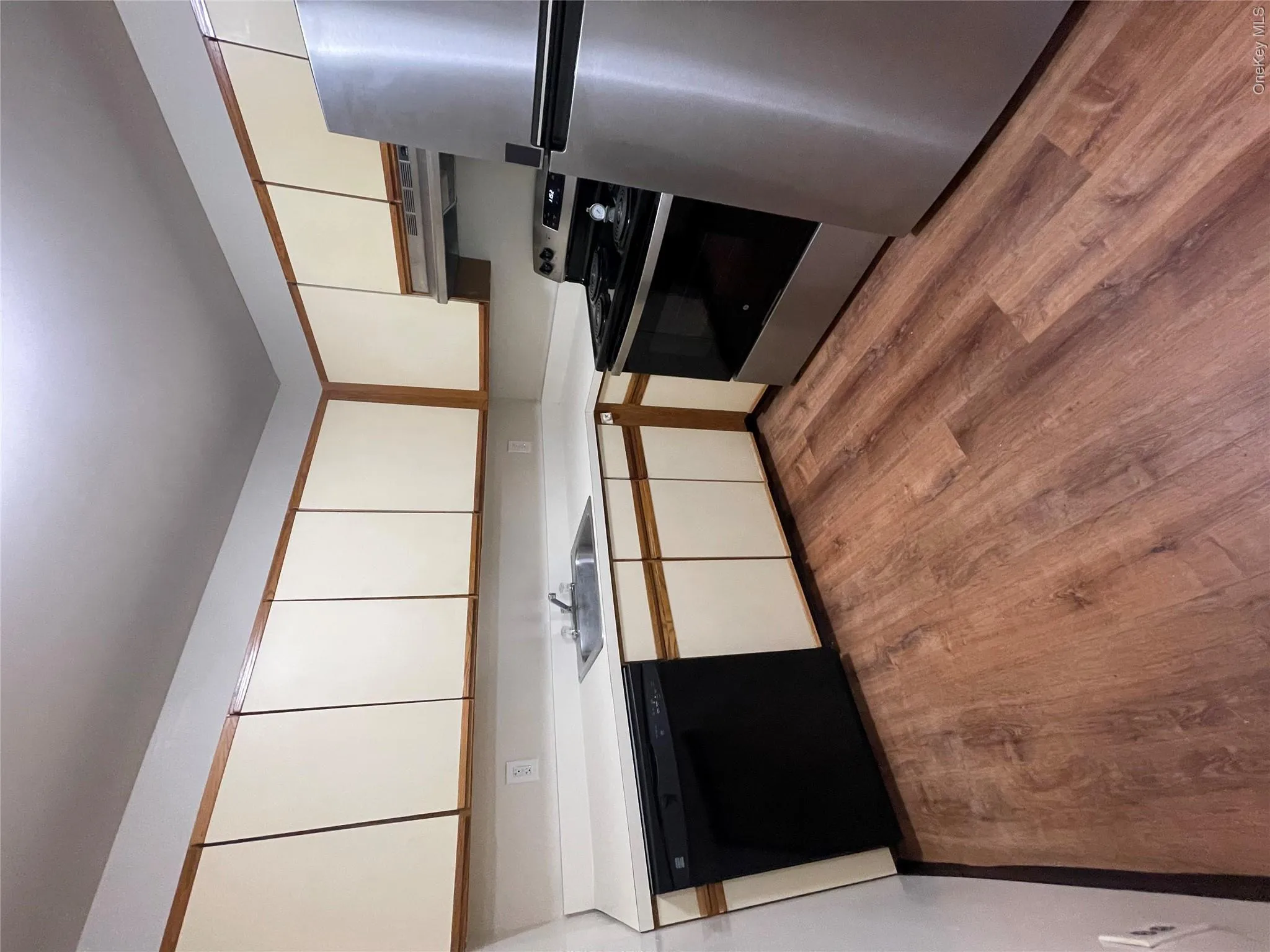 23-2B June Court, Islip, NY, 1 Bedroom Bedrooms, 3 Room Rooms,1 BathroomBathrooms,Residential Lease,For Rent,June Court,0,1063343 23-2B June Court, Islip, NY, 1 Bedroom Bedrooms, 3 Room Rooms,1 BathroomBathrooms,Residential Lease,For Rent,June Court,0,1063343