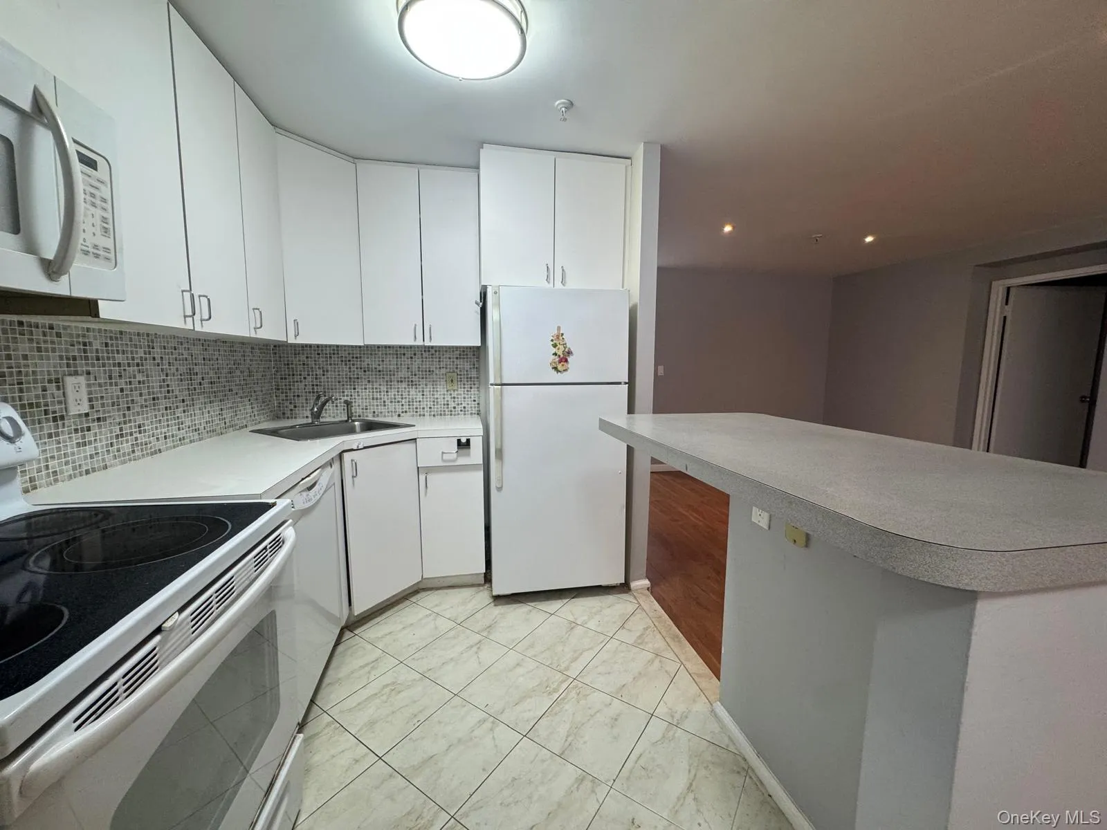 10 Canterbury Road, North Hempstead, NY, 1 Bedroom Bedrooms, 4 Room Rooms,1 BathroomBathrooms,Residential Lease,For Rent,Canterbury,0,1063369 10 Canterbury Road, North Hempstead, NY, 1 Bedroom Bedrooms, 4 Room Rooms,1 BathroomBathrooms,Residential Lease,For Rent,Canterbury,0,1063369