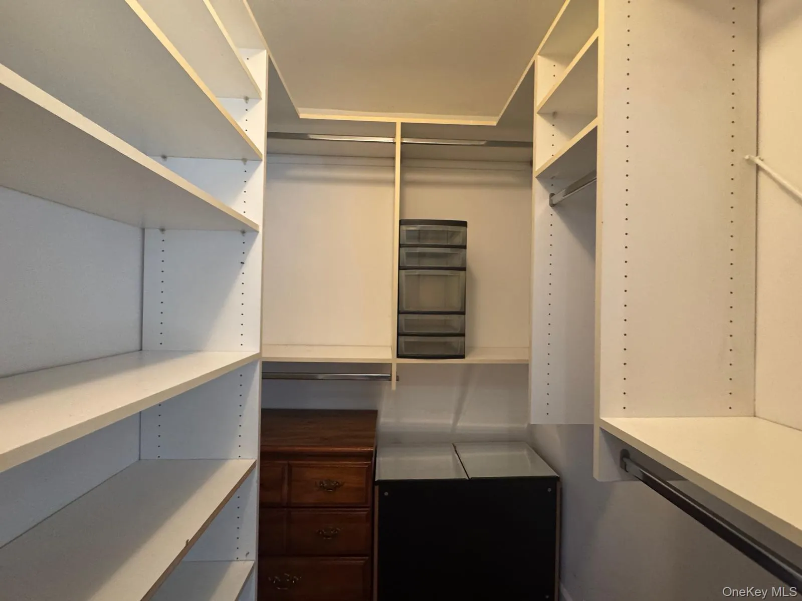 10 Canterbury Road, North Hempstead, NY, 1 Bedroom Bedrooms, 4 Room Rooms,1 BathroomBathrooms,Residential Lease,For Rent,Canterbury,0,1063369 10 Canterbury Road, North Hempstead, NY, 1 Bedroom Bedrooms, 4 Room Rooms,1 BathroomBathrooms,Residential Lease,For Rent,Canterbury,0,1063369
