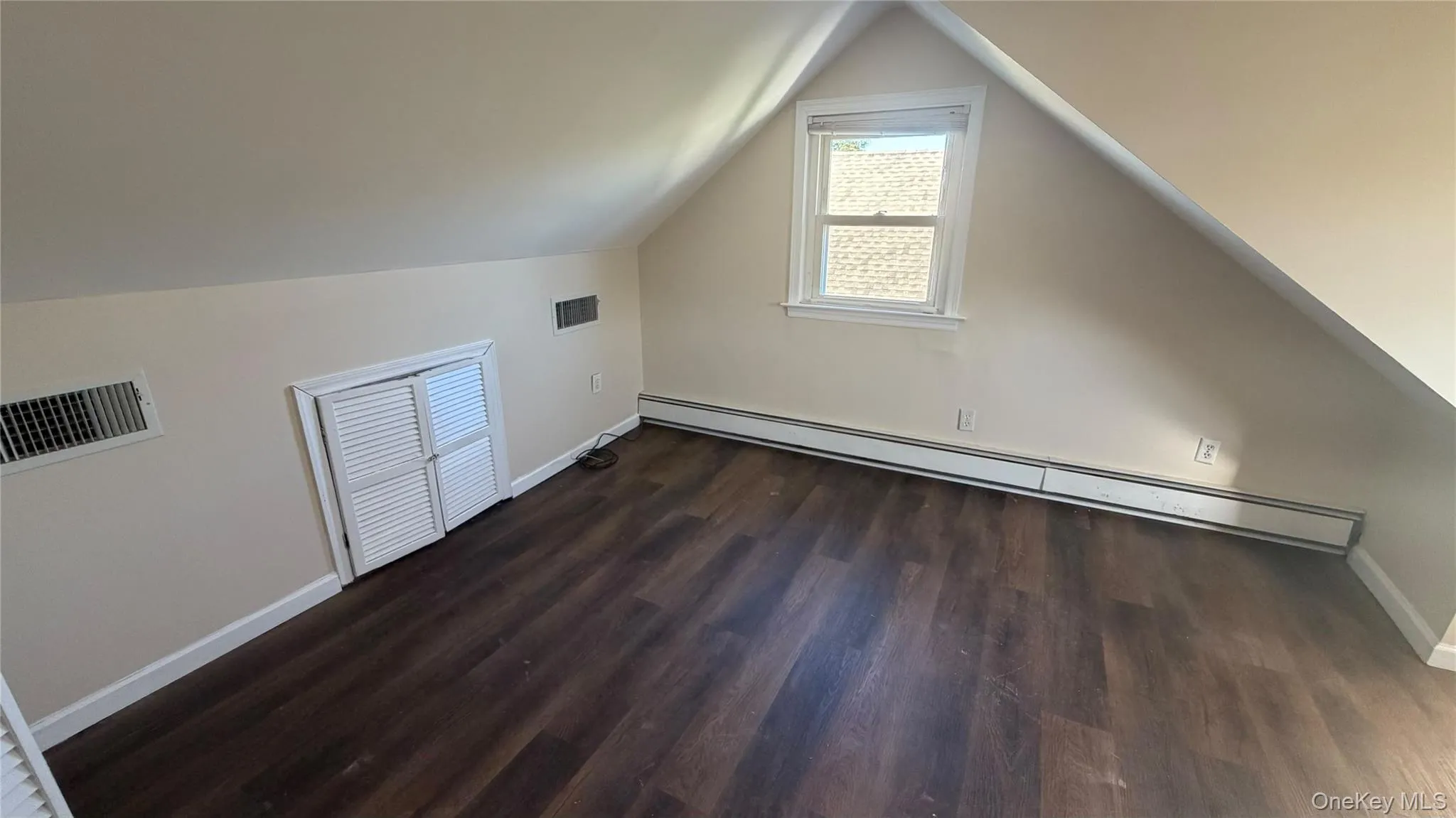 24 Plitt Avenue, Oyster Bay, NY, 2 Bedroom Bedrooms, 4 Room Rooms,2 BathroomBathrooms,Residential Lease,For Rent,Plitt,0,1063392 24 Plitt Avenue, Oyster Bay, NY, 2 Bedroom Bedrooms, 4 Room Rooms,2 BathroomBathrooms,Residential Lease,For Rent,Plitt,0,1063392