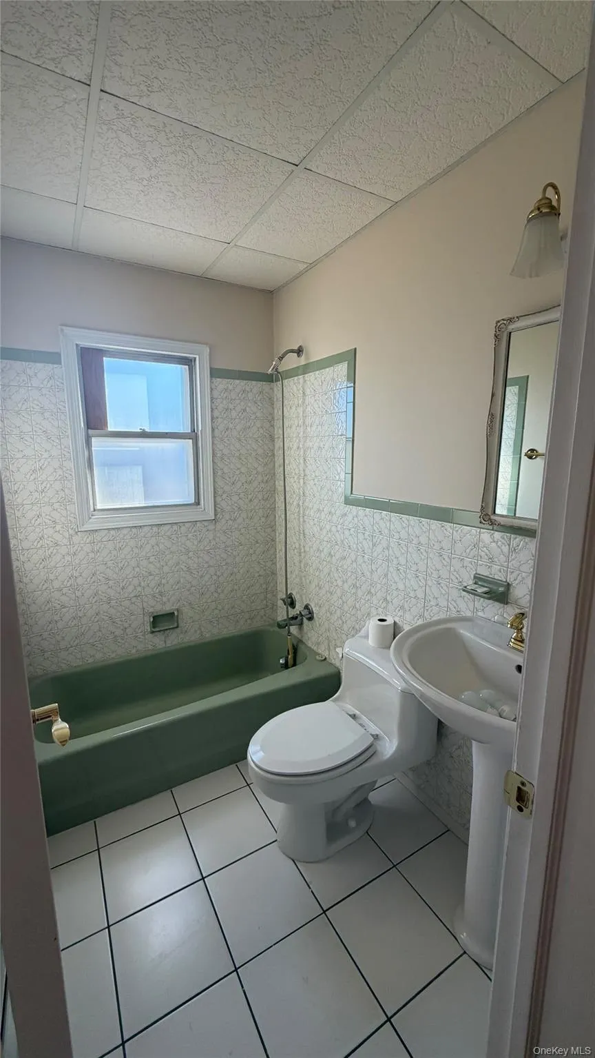 24 Plitt Avenue, Oyster Bay, NY, 2 Bedroom Bedrooms, 4 Room Rooms,2 BathroomBathrooms,Residential Lease,For Rent,Plitt,0,1063392 24 Plitt Avenue, Oyster Bay, NY, 2 Bedroom Bedrooms, 4 Room Rooms,2 BathroomBathrooms,Residential Lease,For Rent,Plitt,0,1063392