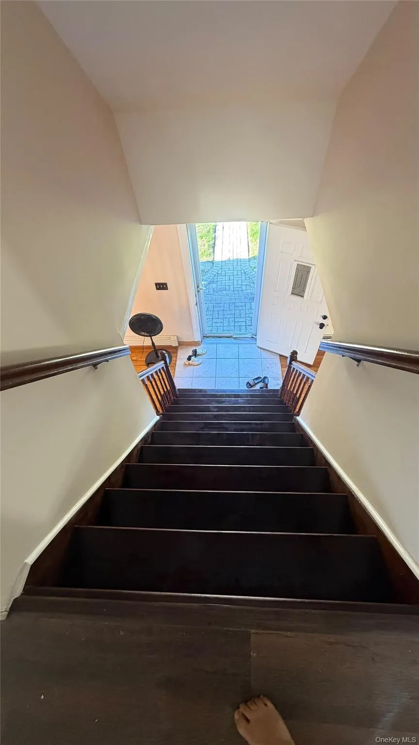 24 Plitt Avenue, Oyster Bay, NY, 2 Bedroom Bedrooms, 4 Room Rooms,2 BathroomBathrooms,Residential Lease,For Rent,Plitt,0,1063392 24 Plitt Avenue, Oyster Bay, NY, 2 Bedroom Bedrooms, 4 Room Rooms,2 BathroomBathrooms,Residential Lease,For Rent,Plitt,0,1063392