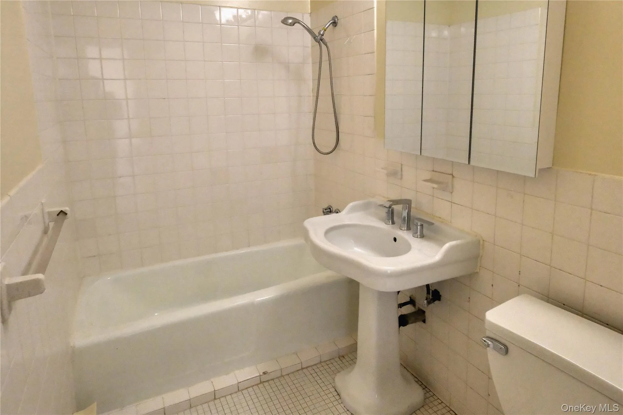 136-35 Maple Avenue, New York, NY, 1 Bedroom Bedrooms, 3 Room Rooms,1 BathroomBathrooms,Residential Lease,For Rent,Maple,0,1063395 136-35 Maple Avenue, New York, NY, 1 Bedroom Bedrooms, 3 Room Rooms,1 BathroomBathrooms,Residential Lease,For Rent,Maple,0,1063395