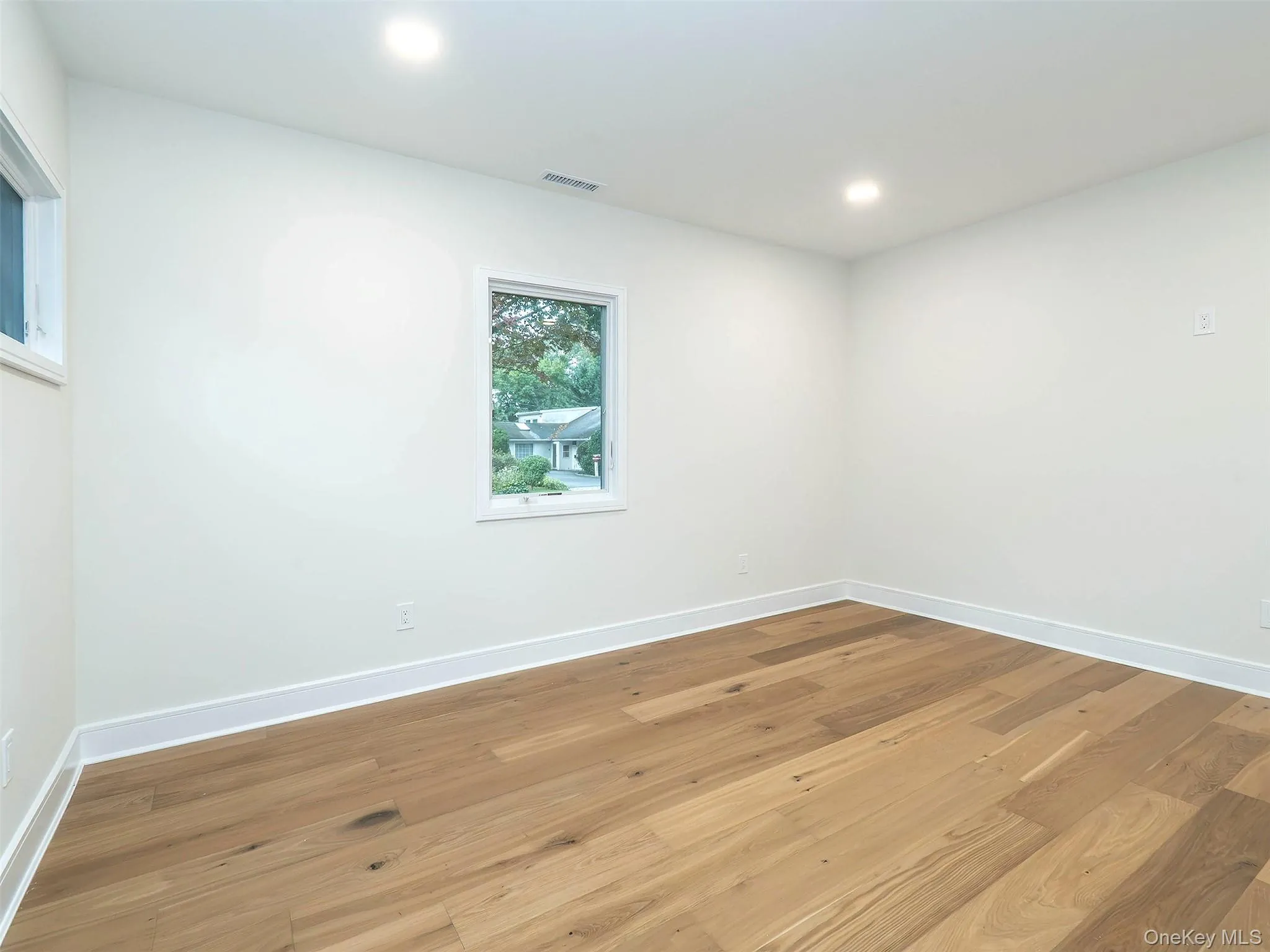 1st Floor: Primary bedroom 1st Floor: Primary bedroom