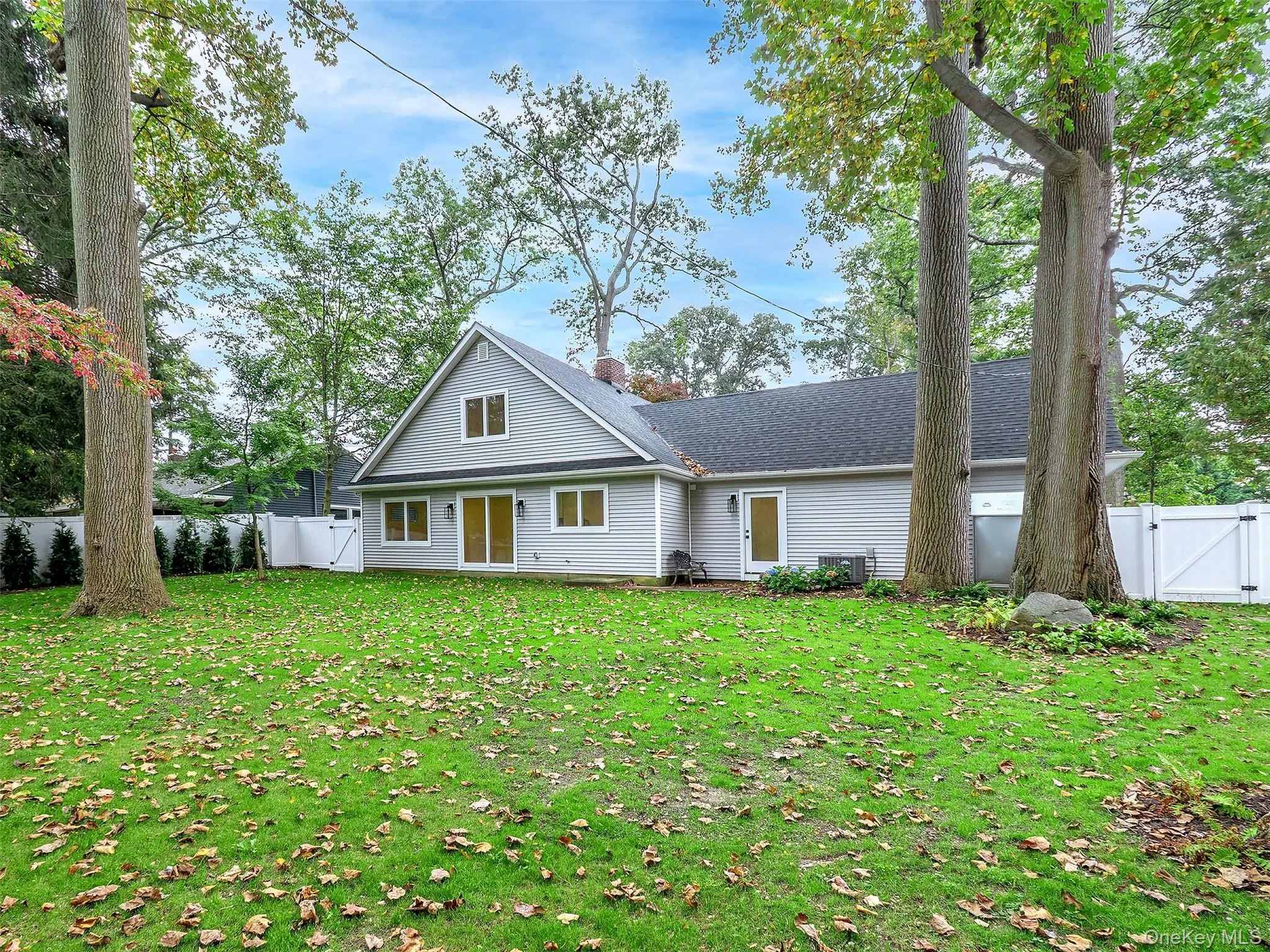 Nicely sized backyard. Nicely sized backyard.