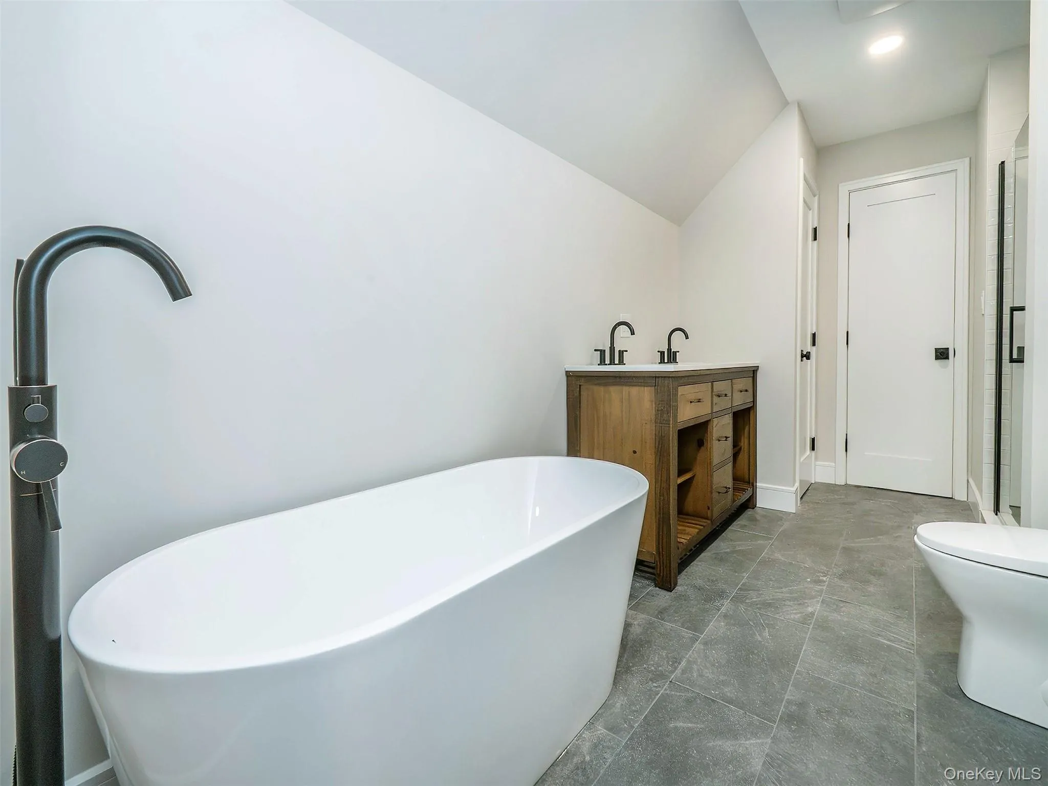 2nd Floor: Jack & Jill bathroom with room to soak! 2nd Floor: Jack & Jill bathroom with room to soak!
