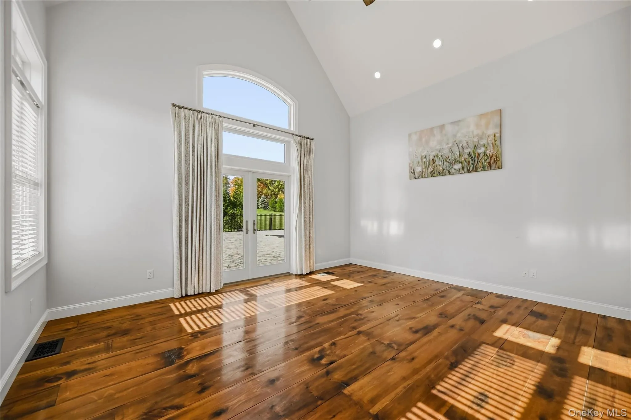 Note the gorgeous wood floors Note the gorgeous wood floors