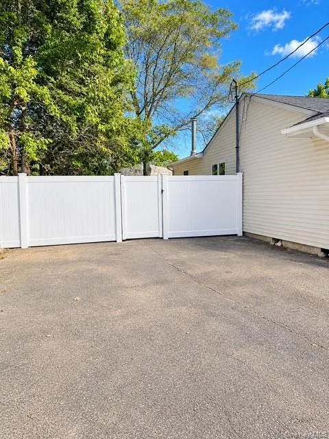 2909 Falcon Avenue, Brookhaven, NY, 3 Bedrooms Bedrooms, 8 Rooms Rooms,1 BathroomBathrooms,Residential,For Rent,Falcon,0,1063411 2909 Falcon Avenue, Brookhaven, NY, 3 Bedrooms Bedrooms, 8 Rooms Rooms,1 BathroomBathrooms,Residential,For Rent,Falcon,0,1063411