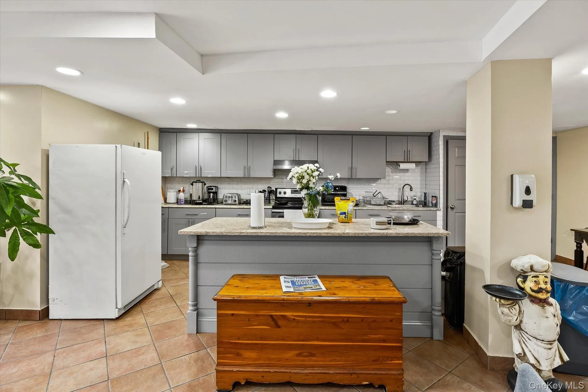 1874 Pelham Parkway, New York, NY, 2 Bedrooms Bedrooms, 6 Rooms Rooms,2 BathroomsBathrooms,Residential,For Rent,Pelham,0,1063421 1874 Pelham Parkway, New York, NY, 2 Bedrooms Bedrooms, 6 Rooms Rooms,2 BathroomsBathrooms,Residential,For Rent,Pelham,0,1063421
