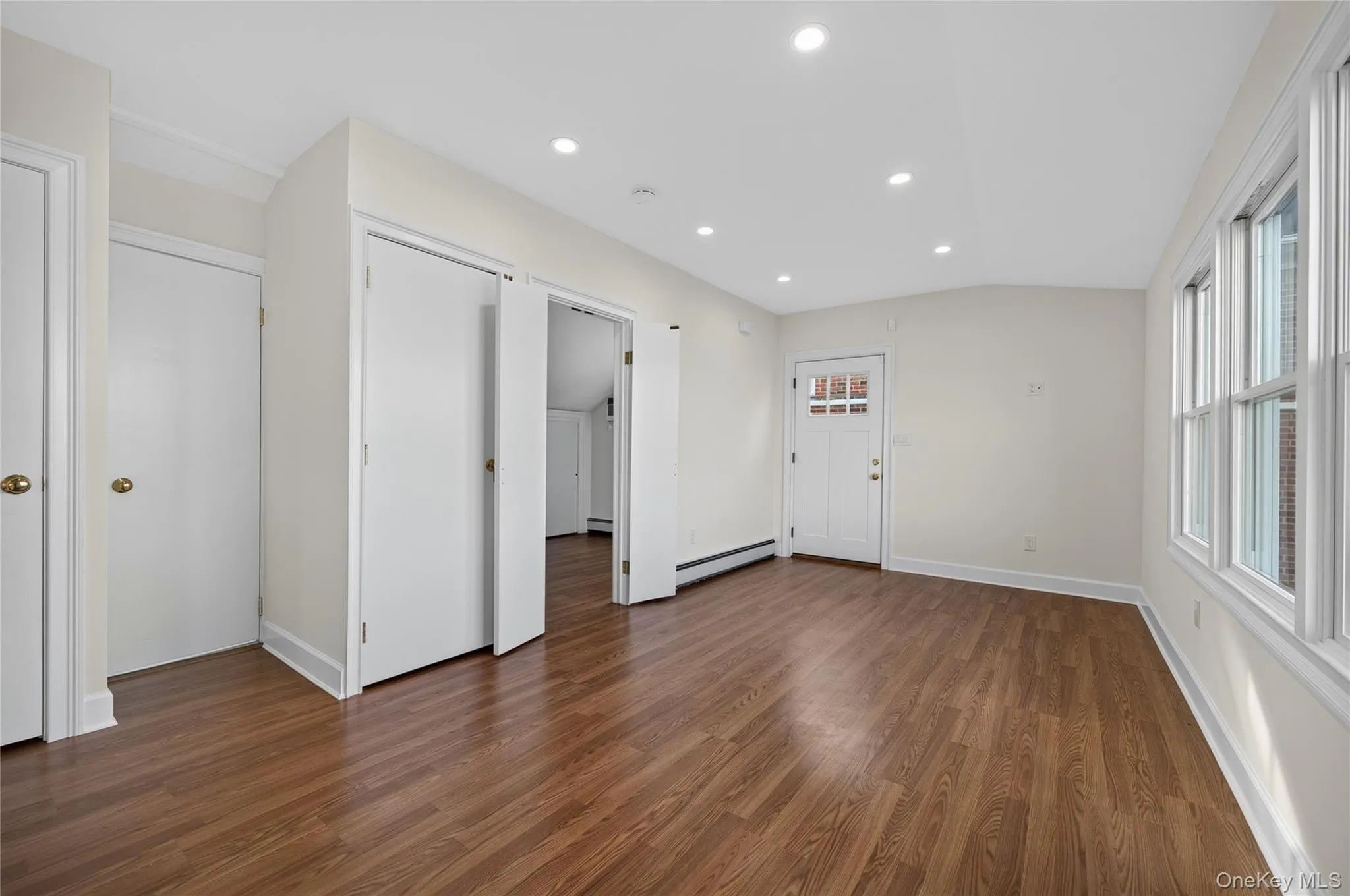11 Sintsink Drive West, North Hempstead, NY, 1 Bedroom Bedrooms, 3 Rooms Rooms,1 BathroomBathrooms,Residential Lease,For Rent,Sintsink Drive West,0,1063432 11 Sintsink Drive West, North Hempstead, NY, 1 Bedroom Bedrooms, 3 Rooms Rooms,1 BathroomBathrooms,Residential Lease,For Rent,Sintsink Drive West,0,1063432