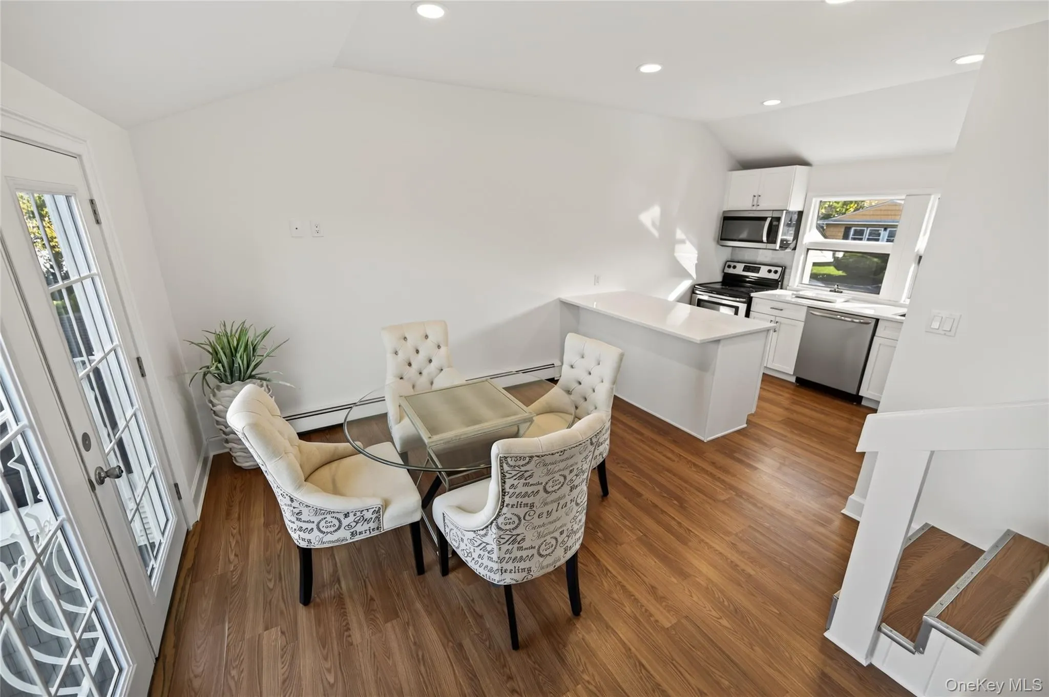 11 Sintsink Drive West, North Hempstead, NY, 1 Bedroom Bedrooms, 3 Rooms Rooms,1 BathroomBathrooms,Residential Lease,For Rent,Sintsink Drive West,0,1063432 11 Sintsink Drive West, North Hempstead, NY, 1 Bedroom Bedrooms, 3 Rooms Rooms,1 BathroomBathrooms,Residential Lease,For Rent,Sintsink Drive West,0,1063432
