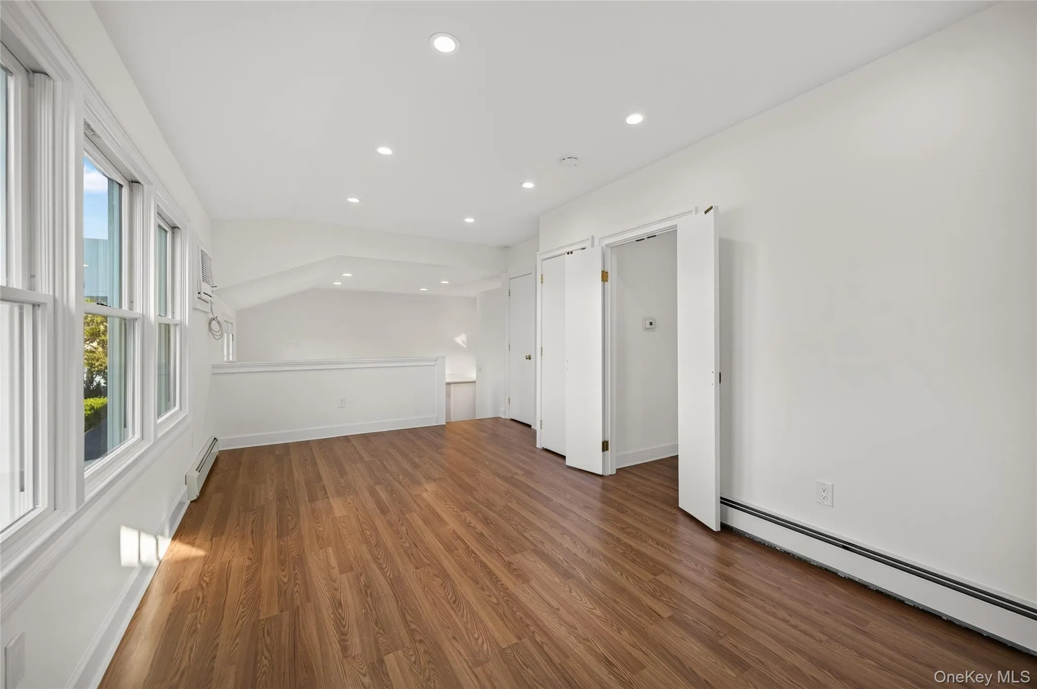 11 Sintsink Drive West, North Hempstead, NY, 1 Bedroom Bedrooms, 3 Rooms Rooms,1 BathroomBathrooms,Residential Lease,For Rent,Sintsink Drive West,0,1063432 11 Sintsink Drive West, North Hempstead, NY, 1 Bedroom Bedrooms, 3 Rooms Rooms,1 BathroomBathrooms,Residential Lease,For Rent,Sintsink Drive West,0,1063432