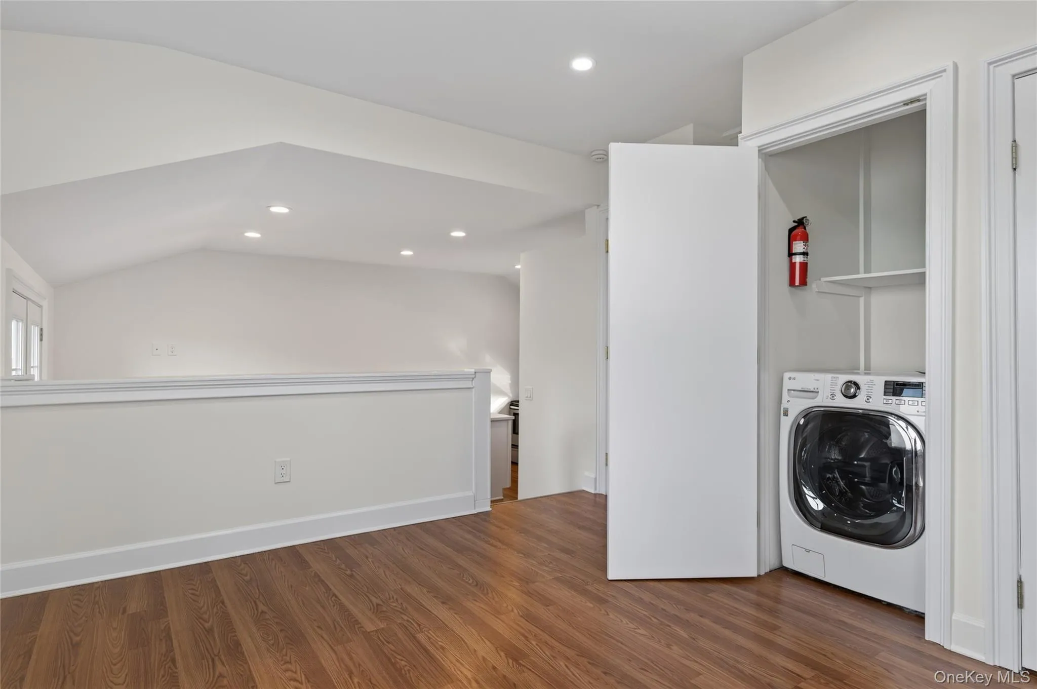 11 Sintsink Drive West, North Hempstead, NY, 1 Bedroom Bedrooms, 3 Rooms Rooms,1 BathroomBathrooms,Residential Lease,For Rent,Sintsink Drive West,0,1063432 11 Sintsink Drive West, North Hempstead, NY, 1 Bedroom Bedrooms, 3 Rooms Rooms,1 BathroomBathrooms,Residential Lease,For Rent,Sintsink Drive West,0,1063432