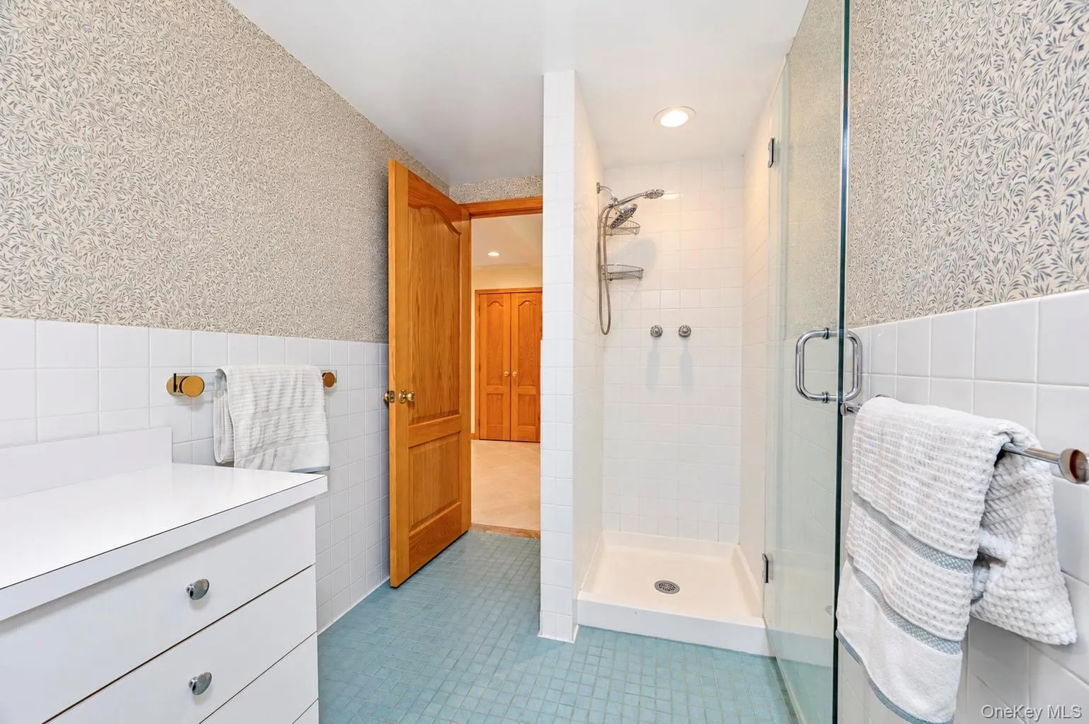 8 Rivers Drive, North Hempstead, NY, 5 Bedrooms Bedrooms, 10 Rooms Rooms,3 BathroomsBathrooms,Residential,For Rent,Rivers,0,1063435 8 Rivers Drive, North Hempstead, NY, 5 Bedrooms Bedrooms, 10 Rooms Rooms,3 BathroomsBathrooms,Residential,For Rent,Rivers,0,1063435