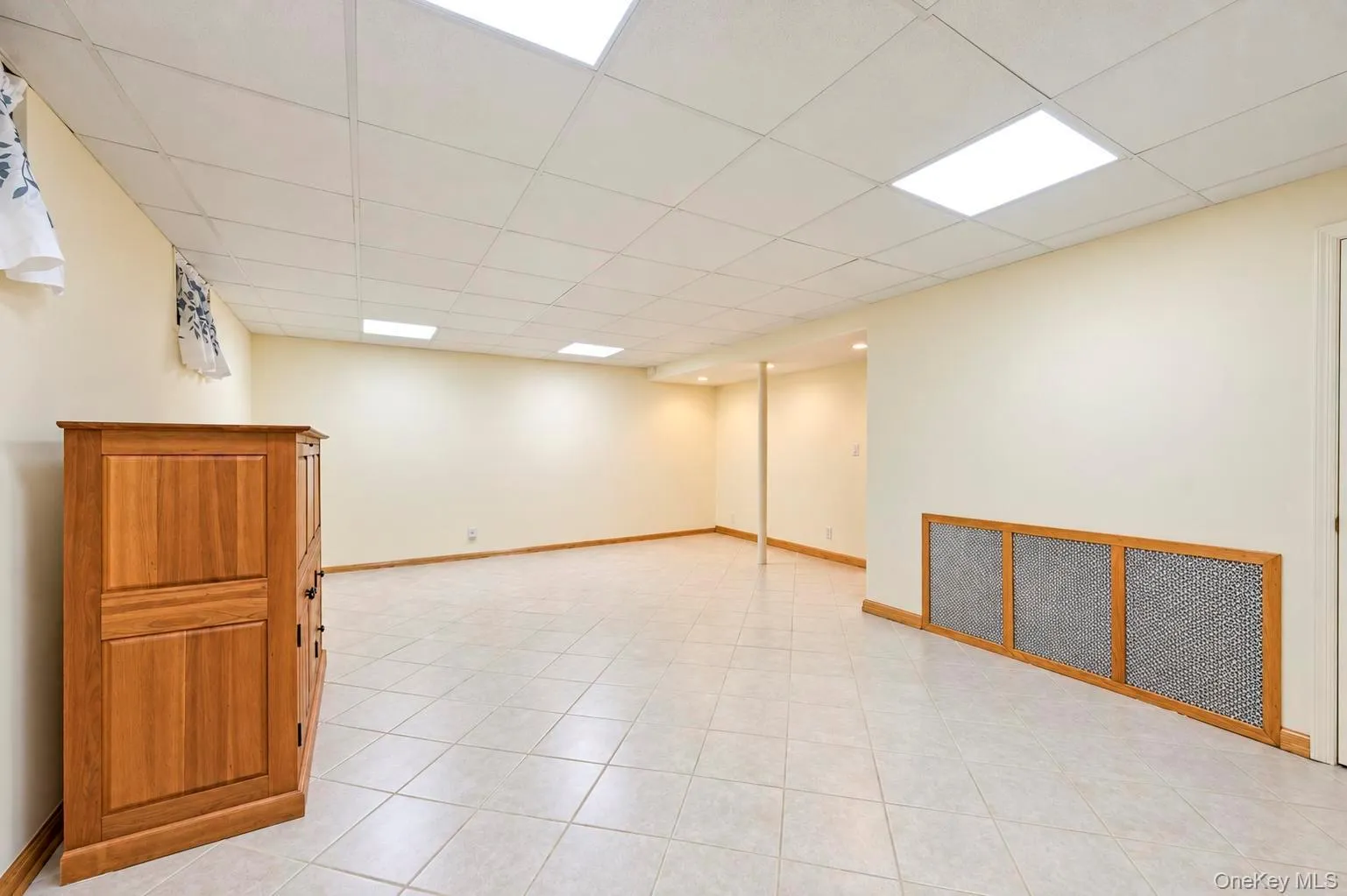 8 Rivers Drive, North Hempstead, NY, 5 Bedrooms Bedrooms, 10 Rooms Rooms,3 BathroomsBathrooms,Residential,For Rent,Rivers,0,1063435 8 Rivers Drive, North Hempstead, NY, 5 Bedrooms Bedrooms, 10 Rooms Rooms,3 BathroomsBathrooms,Residential,For Rent,Rivers,0,1063435