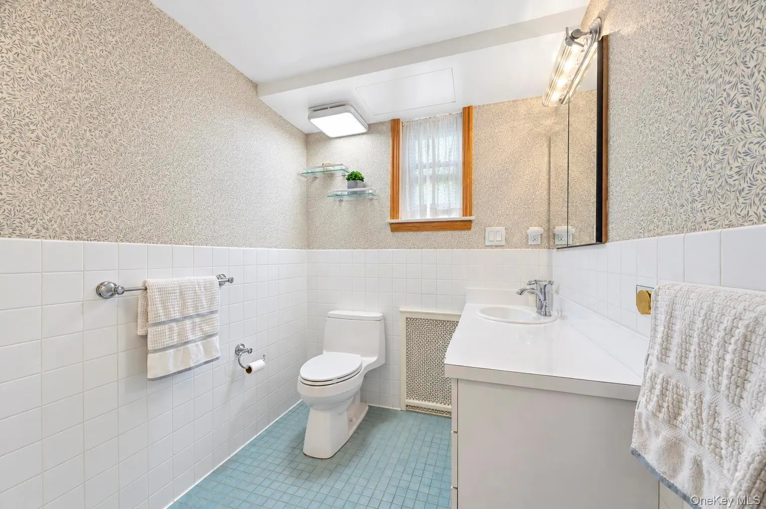 8 Rivers Drive, North Hempstead, NY, 5 Bedrooms Bedrooms, 10 Rooms Rooms,3 BathroomsBathrooms,Residential,For Rent,Rivers,0,1063435 8 Rivers Drive, North Hempstead, NY, 5 Bedrooms Bedrooms, 10 Rooms Rooms,3 BathroomsBathrooms,Residential,For Rent,Rivers,0,1063435