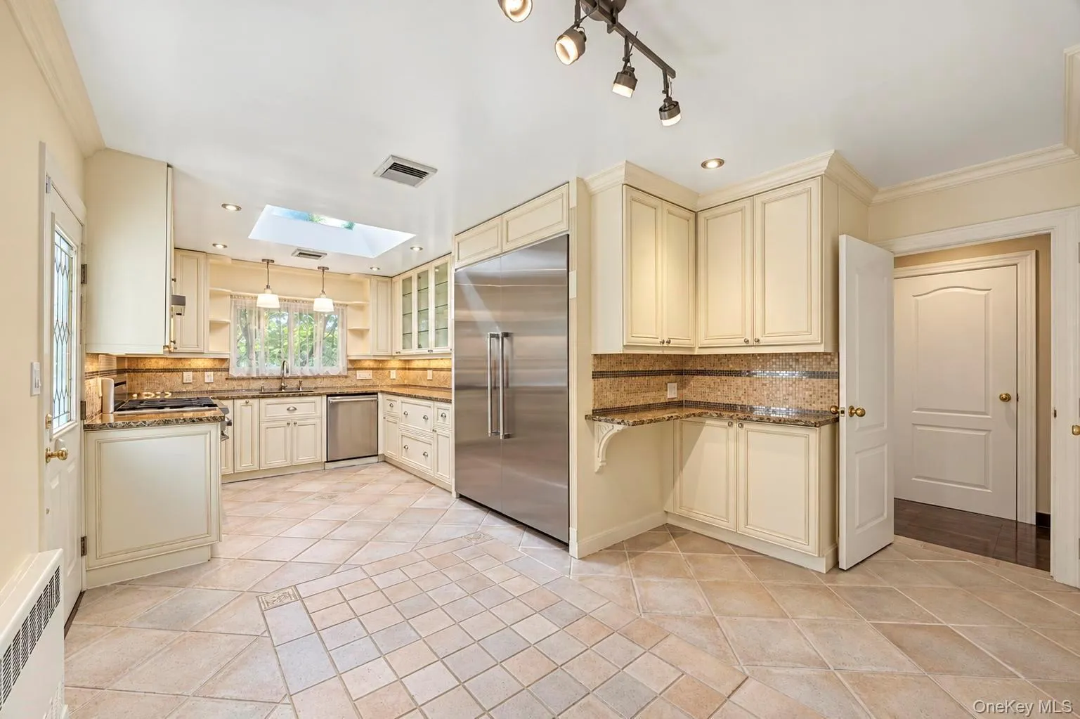 8 Rivers Drive, North Hempstead, NY, 5 Bedrooms Bedrooms, 10 Rooms Rooms,3 BathroomsBathrooms,Residential,For Rent,Rivers,0,1063435 8 Rivers Drive, North Hempstead, NY, 5 Bedrooms Bedrooms, 10 Rooms Rooms,3 BathroomsBathrooms,Residential,For Rent,Rivers,0,1063435