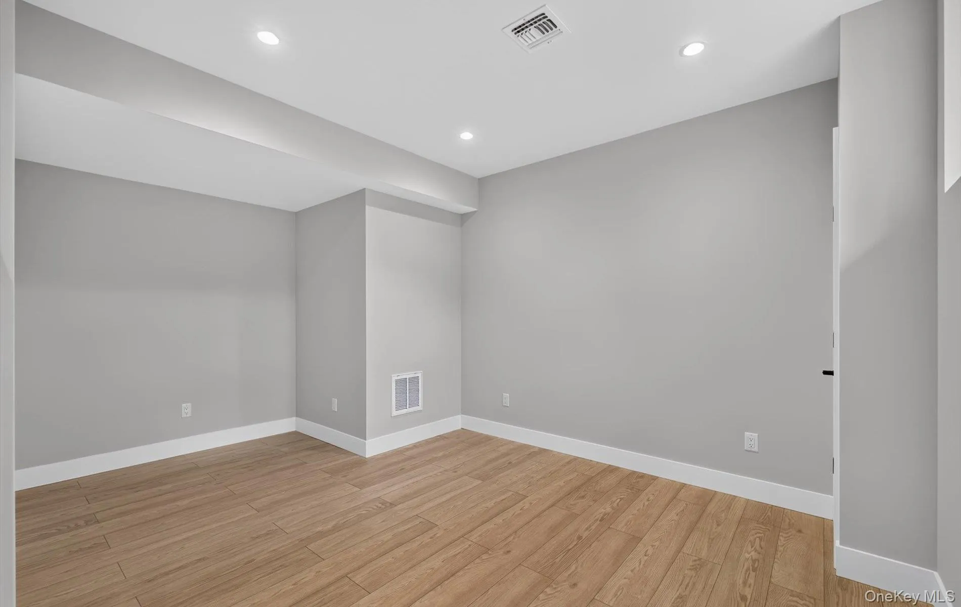 170 San Juan Avenue, North Hempstead, NY, 4 Bedrooms Bedrooms, 10 Rooms Rooms,5 BathroomsBathrooms,Residential,For Rent,San Juan,0,1063436 170 San Juan Avenue, North Hempstead, NY, 4 Bedrooms Bedrooms, 10 Rooms Rooms,5 BathroomsBathrooms,Residential,For Rent,San Juan,0,1063436