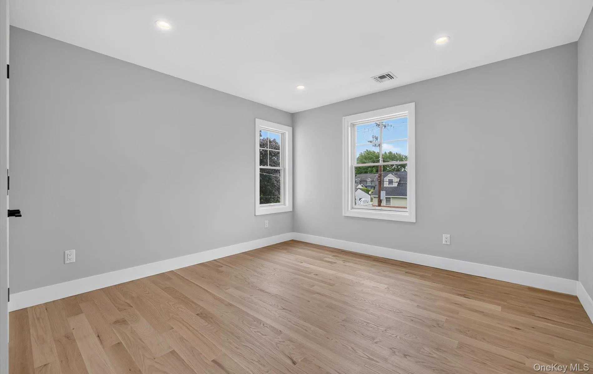 170 San Juan Avenue, North Hempstead, NY, 4 Bedrooms Bedrooms, 10 Rooms Rooms,5 BathroomsBathrooms,Residential,For Rent,San Juan,0,1063436 170 San Juan Avenue, North Hempstead, NY, 4 Bedrooms Bedrooms, 10 Rooms Rooms,5 BathroomsBathrooms,Residential,For Rent,San Juan,0,1063436