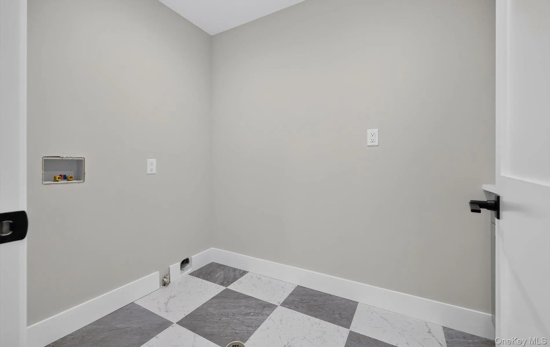 170 San Juan Avenue, North Hempstead, NY, 4 Bedrooms Bedrooms, 10 Rooms Rooms,5 BathroomsBathrooms,Residential,For Rent,San Juan,0,1063436 170 San Juan Avenue, North Hempstead, NY, 4 Bedrooms Bedrooms, 10 Rooms Rooms,5 BathroomsBathrooms,Residential,For Rent,San Juan,0,1063436