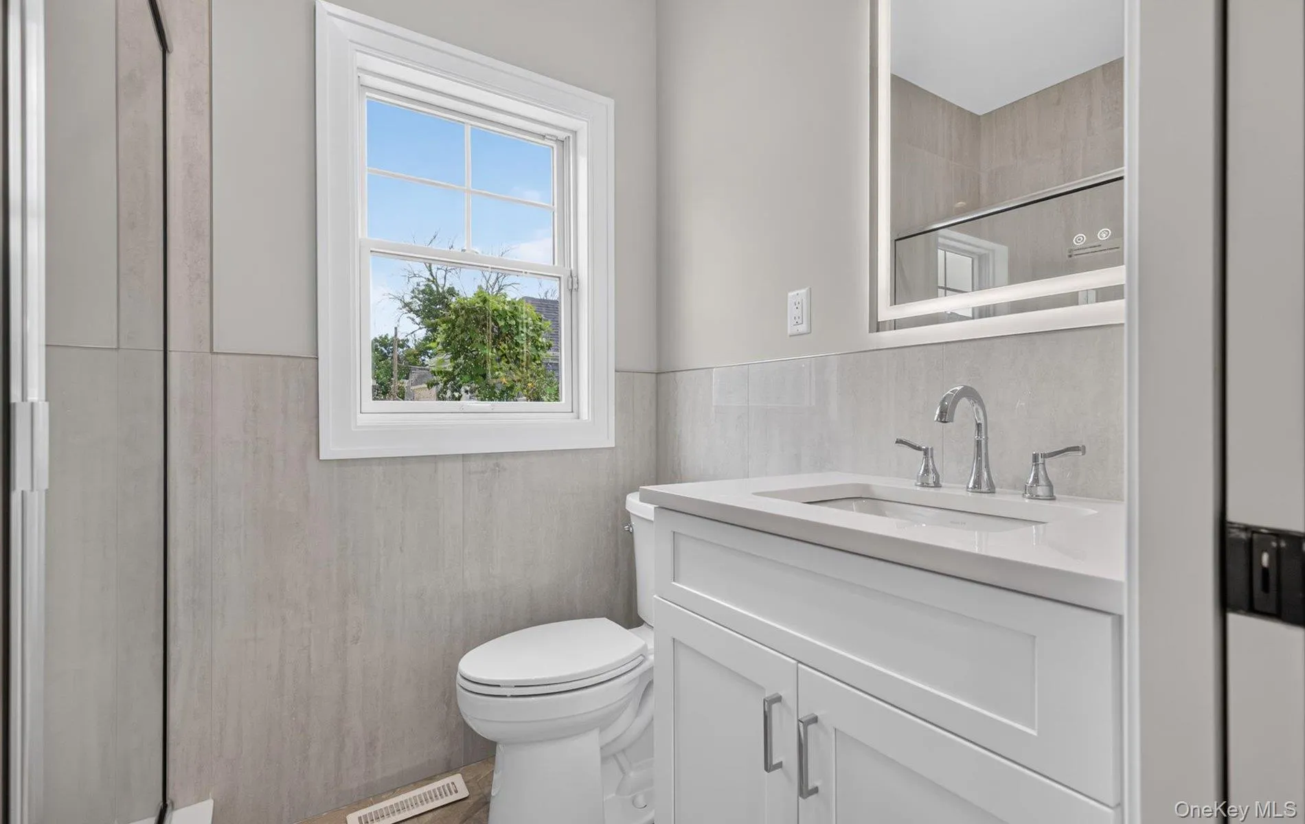 170 San Juan Avenue, North Hempstead, NY, 4 Bedrooms Bedrooms, 10 Rooms Rooms,5 BathroomsBathrooms,Residential,For Rent,San Juan,0,1063436 170 San Juan Avenue, North Hempstead, NY, 4 Bedrooms Bedrooms, 10 Rooms Rooms,5 BathroomsBathrooms,Residential,For Rent,San Juan,0,1063436