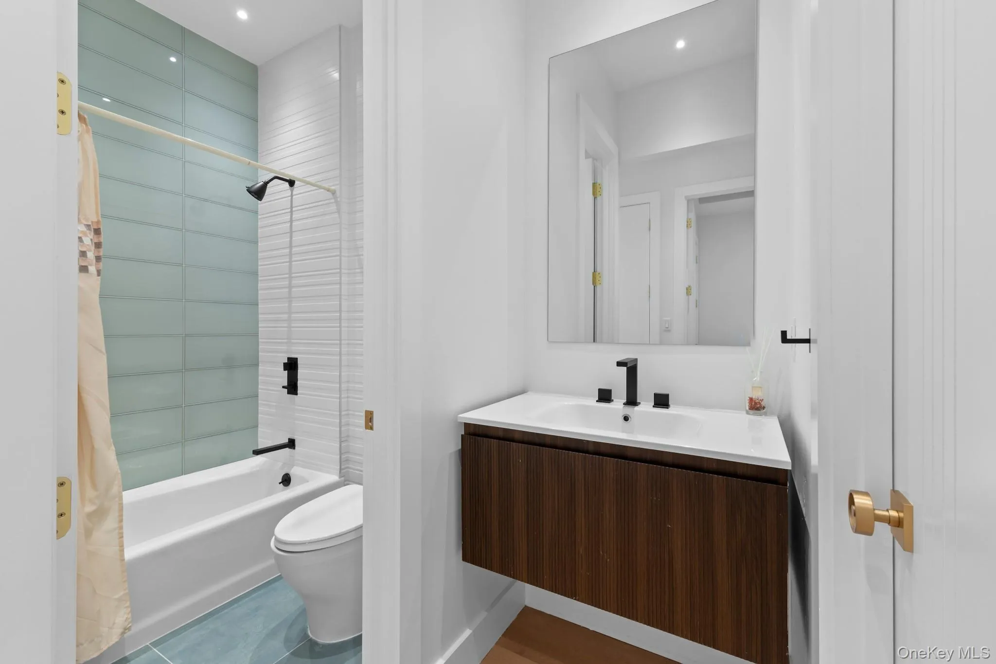 207 Lee Avenue, New York, NY, 5 Bedrooms Bedrooms, 8 Rooms Rooms,3 BathroomsBathrooms,Residential,For Rent,Lee,0,1063446 207 Lee Avenue, New York, NY, 5 Bedrooms Bedrooms, 8 Rooms Rooms,3 BathroomsBathrooms,Residential,For Rent,Lee,0,1063446