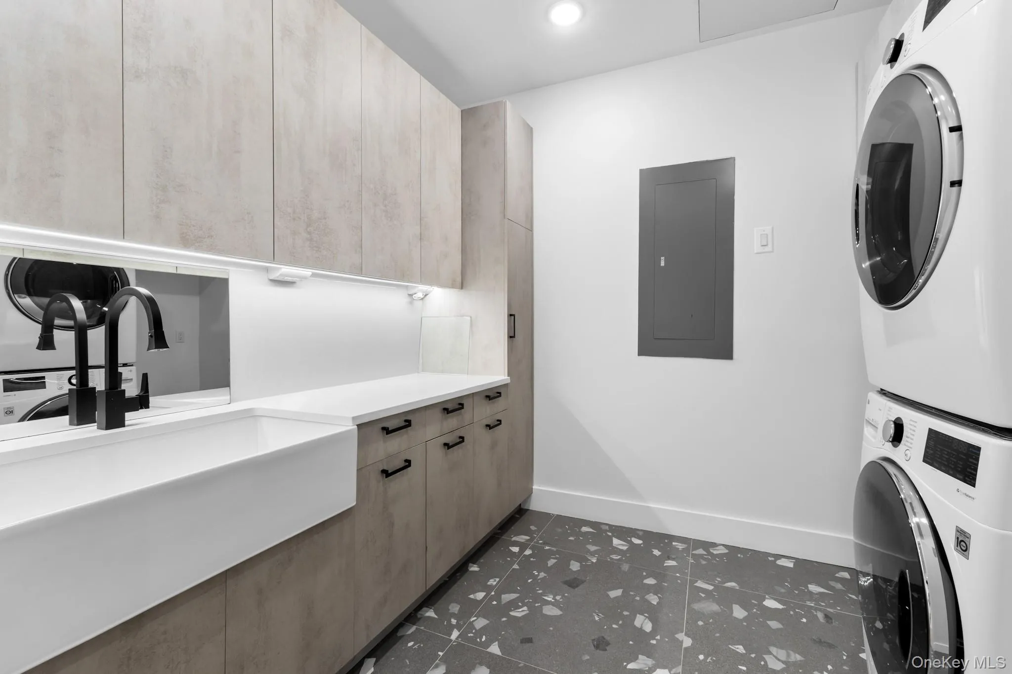 207 Lee Avenue, New York, NY, 5 Bedrooms Bedrooms, 8 Rooms Rooms,3 BathroomsBathrooms,Residential,For Rent,Lee,0,1063446 207 Lee Avenue, New York, NY, 5 Bedrooms Bedrooms, 8 Rooms Rooms,3 BathroomsBathrooms,Residential,For Rent,Lee,0,1063446