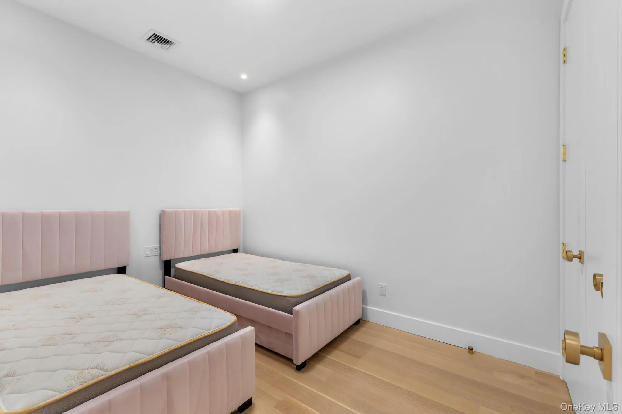 207 Lee Avenue, New York, NY, 5 Bedrooms Bedrooms, 8 Rooms Rooms,3 BathroomsBathrooms,Residential,For Rent,Lee,0,1063446 207 Lee Avenue, New York, NY, 5 Bedrooms Bedrooms, 8 Rooms Rooms,3 BathroomsBathrooms,Residential,For Rent,Lee,0,1063446